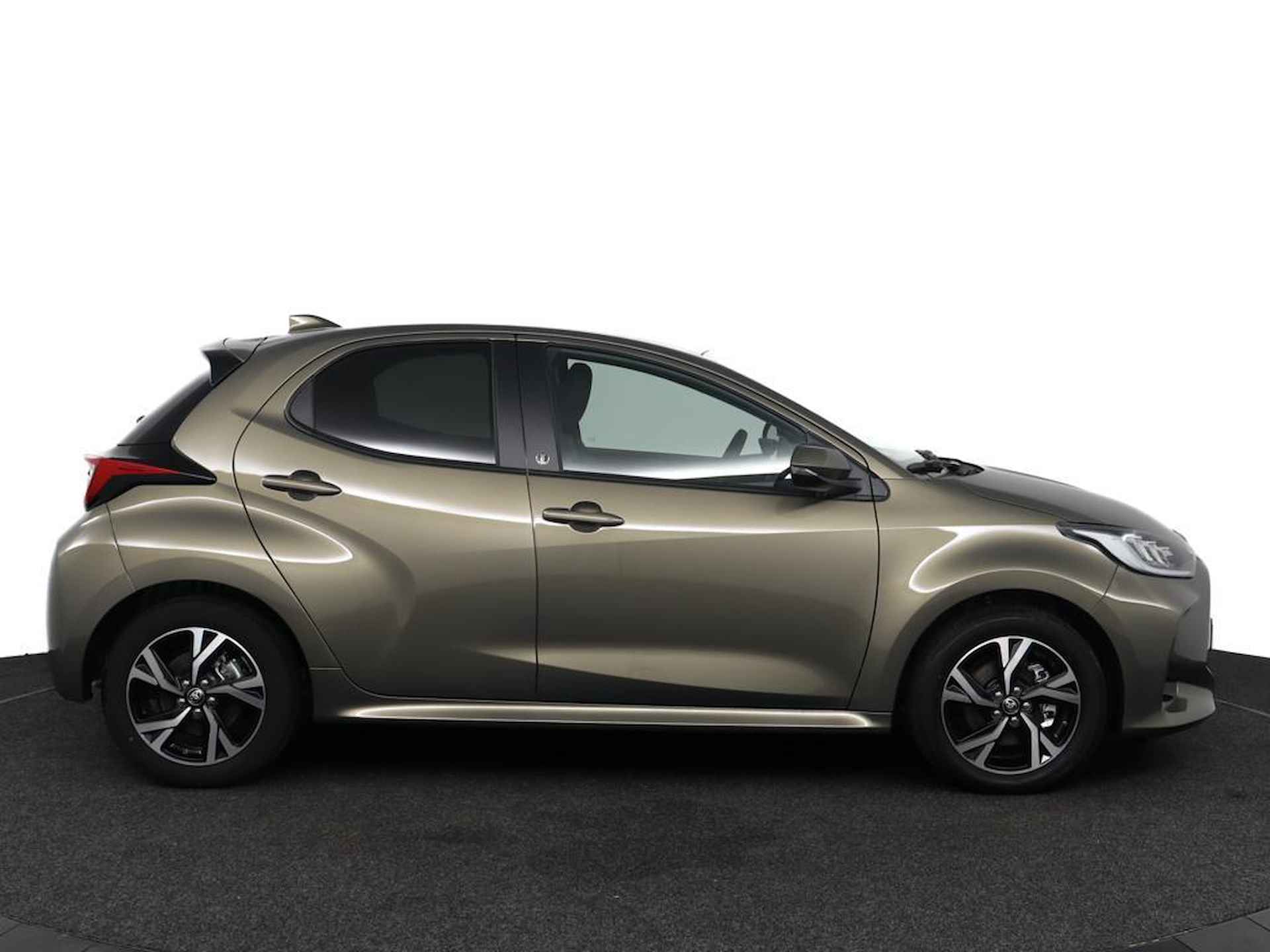 Toyota Yaris 1.5 Hybrid 115 First Edition Limited | Stoelverwarming | Stuurwiel verwarming | Apple carplay | - 13/50