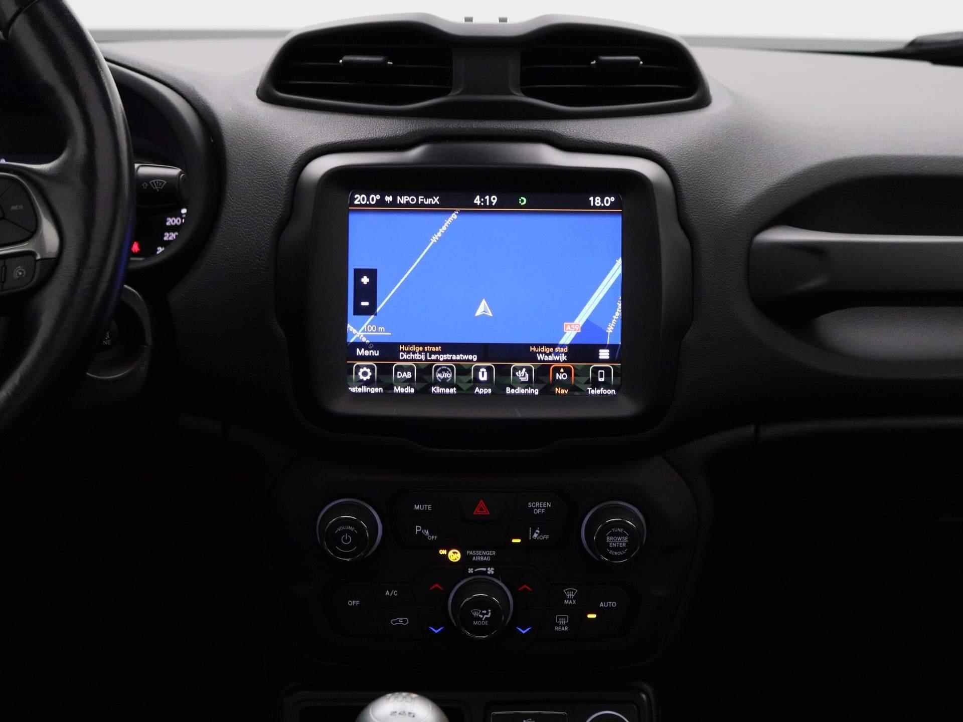 Jeep Renegade 1.0T Freedom | Panorama dak | Leder | Navigatie | Climate control | Camera | Parkeer sensoren | LMV | LED | Schuifdak | Stoel/stuur verwarming - 9/40
