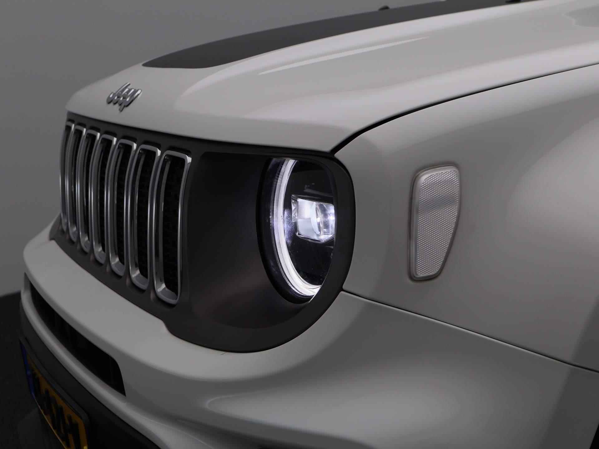 Jeep Renegade 1.0T Freedom | Panorama dak | Leder | Navigatie | Climate control | Camera | Parkeer sensoren | LMV | LED | Schuifdak | Stoel/stuur verwarming - 17/40
