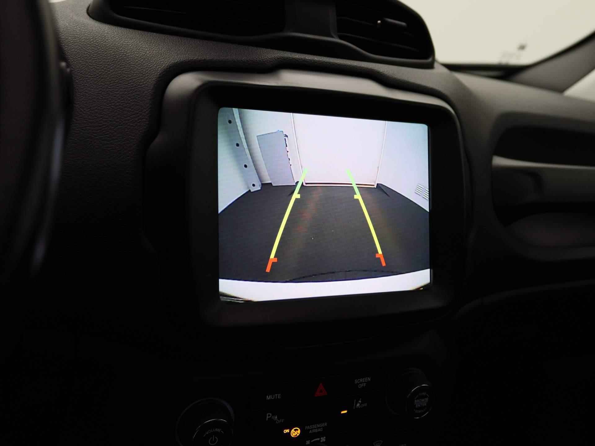 Jeep Renegade 1.0T Freedom | Panorama dak | Leder | Navigatie | Climate control | Camera | Parkeer sensoren | LMV | LED | Schuifdak | Stoel/stuur verwarming - 19/40