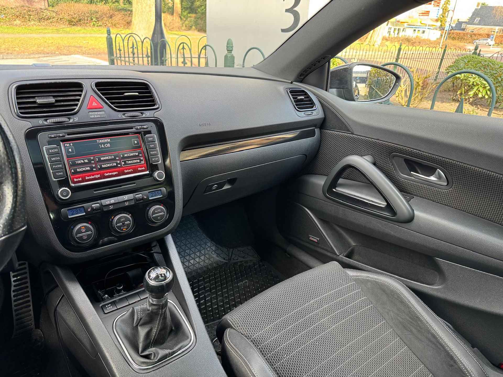 Volkswagen Scirocco 1.4 TSI Panodak/Airco-Ecc/Alu wielen/Navigatie/Sportpakket - 24/41