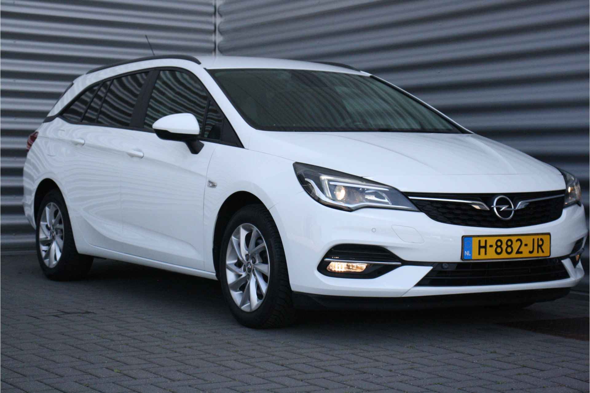 Opel Astra SPORTS TOURER 1.2 TURBO 110PK EDITION+ / NAVI / CLIMA / LED / AGR / PDC / 16" LMV / CAMERA / BLUETOOTH / CRUISECONTROL / NIEUWST - 4/37