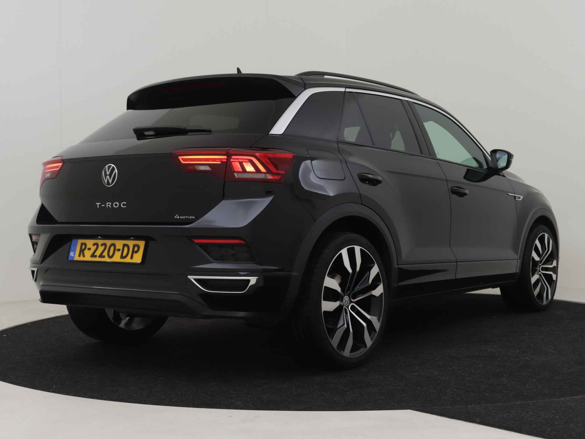 Volkswagen T-Roc 2.0 TSI 191pk 4Motion Sport Business R | Adaptive cruise control | Parkeersensoren v+a | Voorstoelen verwarmd | Navigatie | DAB - 3/41