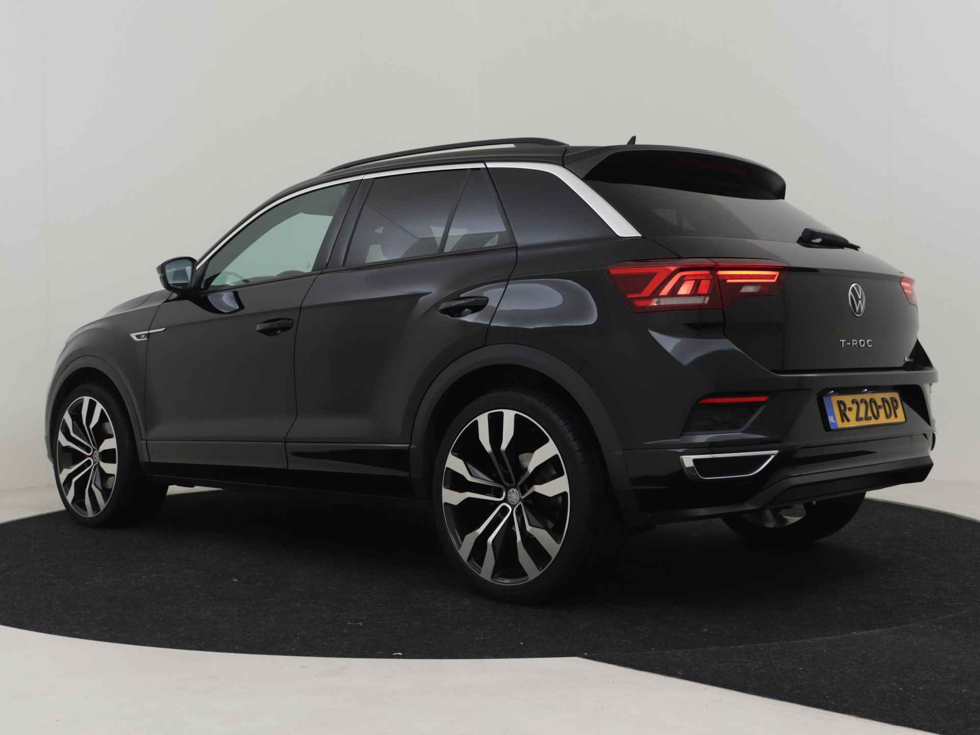 Volkswagen T-Roc 2.0 TSI 191pk 4Motion Sport Business R | Adaptive cruise control | Parkeersensoren v+a | Voorstoelen verwarmd | Navigatie | DAB - 20/41