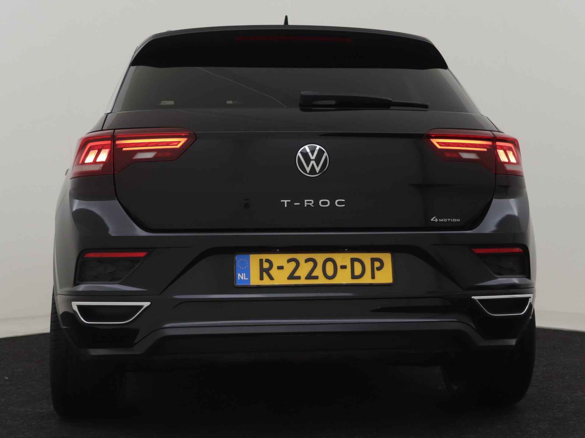 Volkswagen T-Roc 2.0 TSI 191pk 4Motion Sport Business R | Adaptive cruise control | Parkeersensoren v+a | Voorstoelen verwarmd | Navigatie | DAB - 29/41