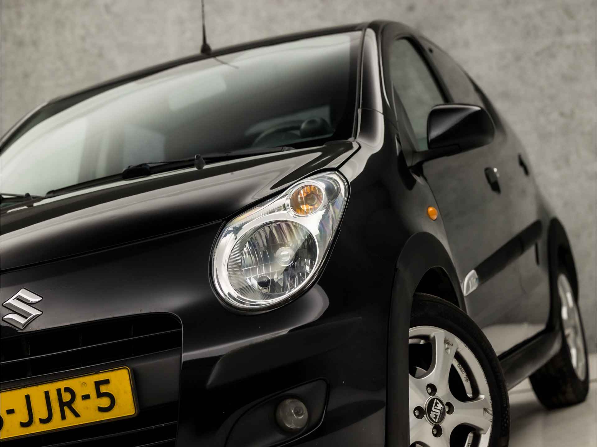 Suzuki Alto 1.0 Exclusive Sport (5 DEURS, NAP, AIRCO, GETINT GLAS, LM VELGEN, SPORTSTOELEN, ELEK RAMEN, NIEUWE APK, NIEUWSTAAT) - 25/28