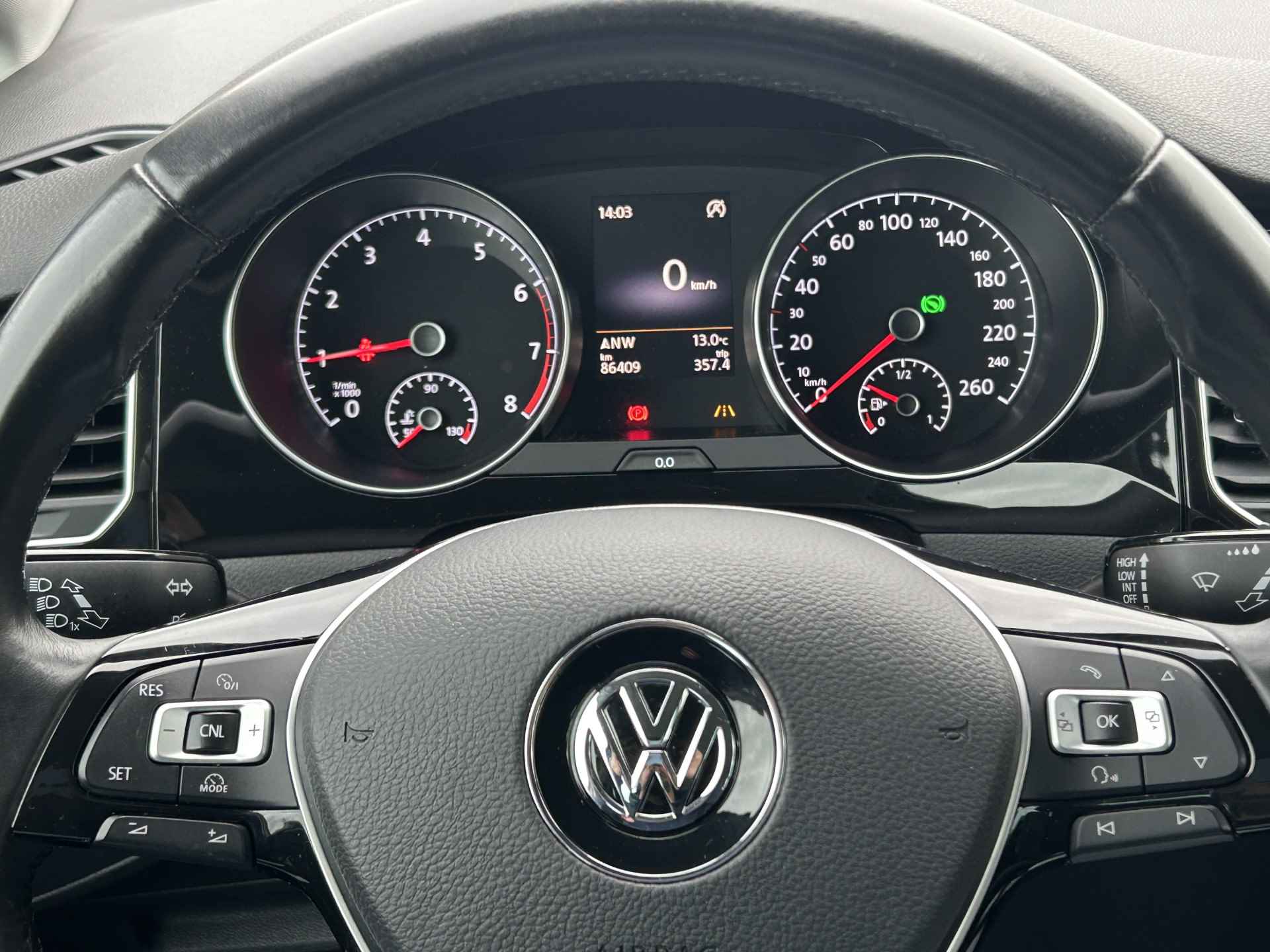 Volkswagen Golf Sportsvan 1.2 TSI Highline | Trekhaak | Dodehoek detectie | Camera | Carplay | Bi-xenon koplampen | 17"LM Velgen | - 6/37