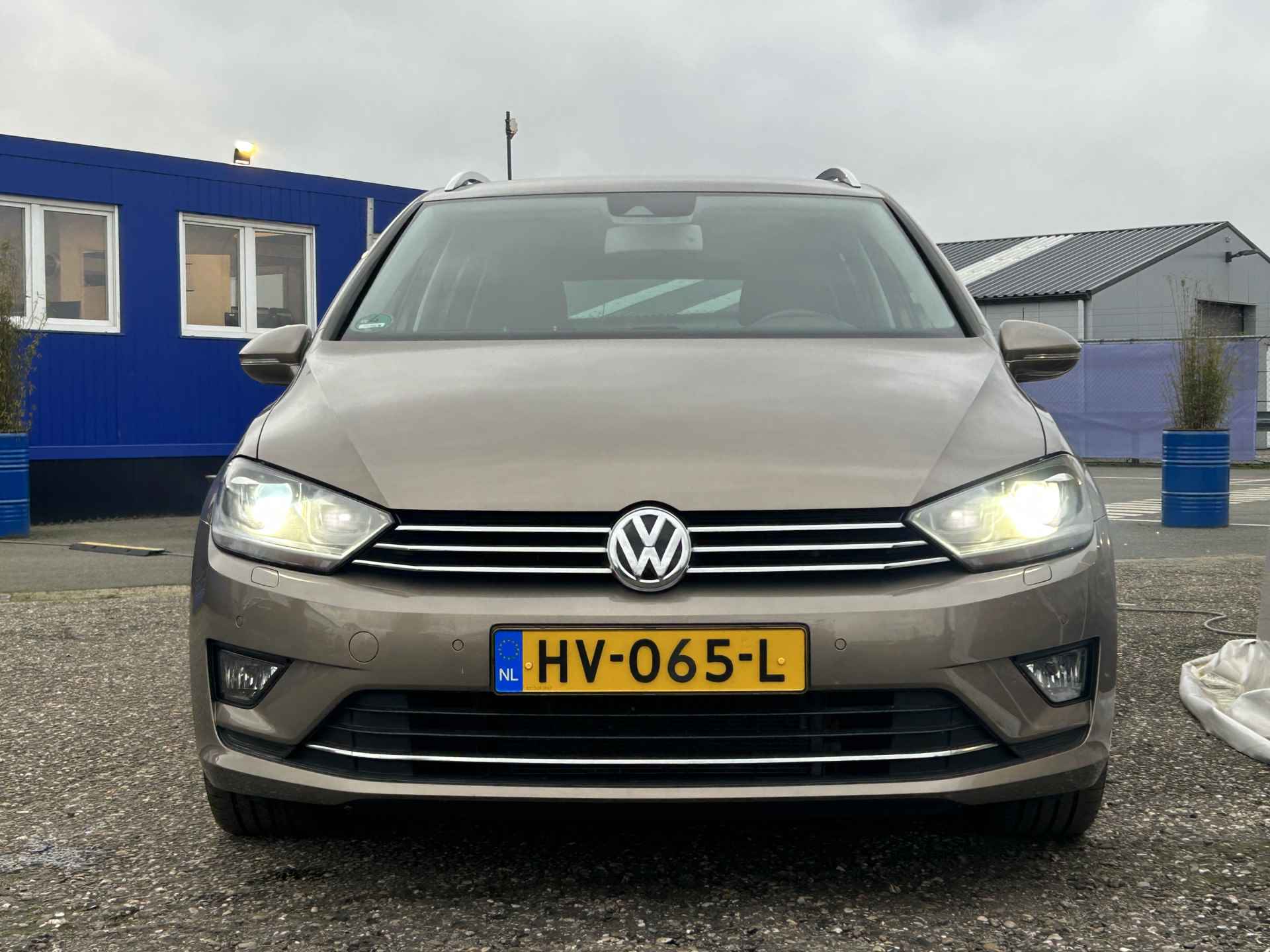 Volkswagen Golf Sportsvan 1.2 TSI Highline | Trekhaak | Dodehoek detectie | Camera | Carplay | Bi-xenon koplampen | 17"LM Velgen | - 14/37