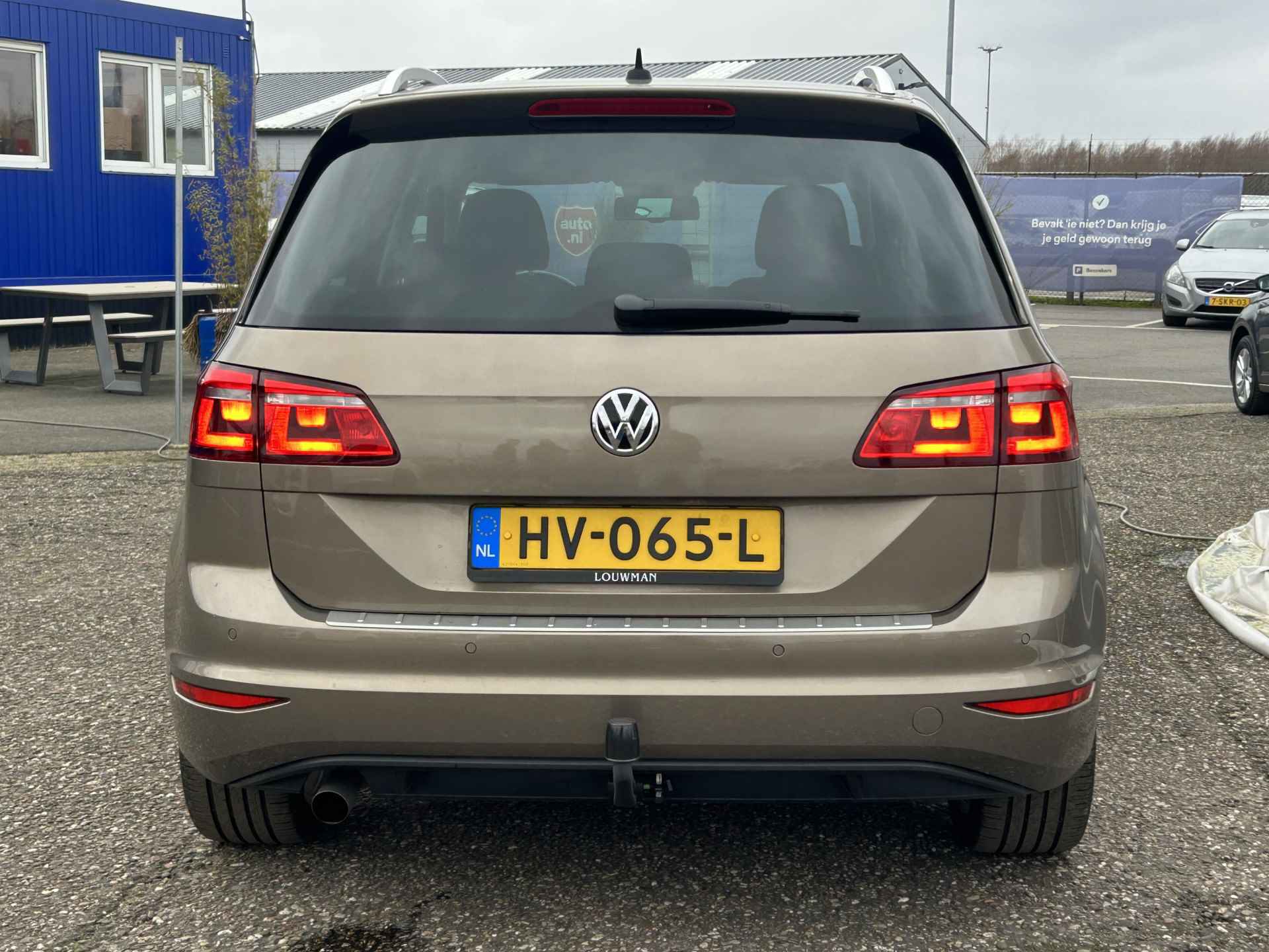 Volkswagen Golf Sportsvan 1.2 TSI Highline | Trekhaak | Dodehoek detectie | Camera | Carplay | Bi-xenon koplampen | 17"LM Velgen | - 15/37