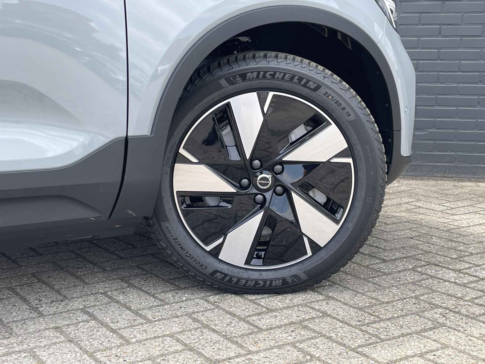 Volvo XC40 Single Motor Extended Range Ultimate | Adaptieve Cruise Control | Elektrische stoelverstelling | Microtech bekleding | Harman Kardon Audio | Getint glas - 9/17