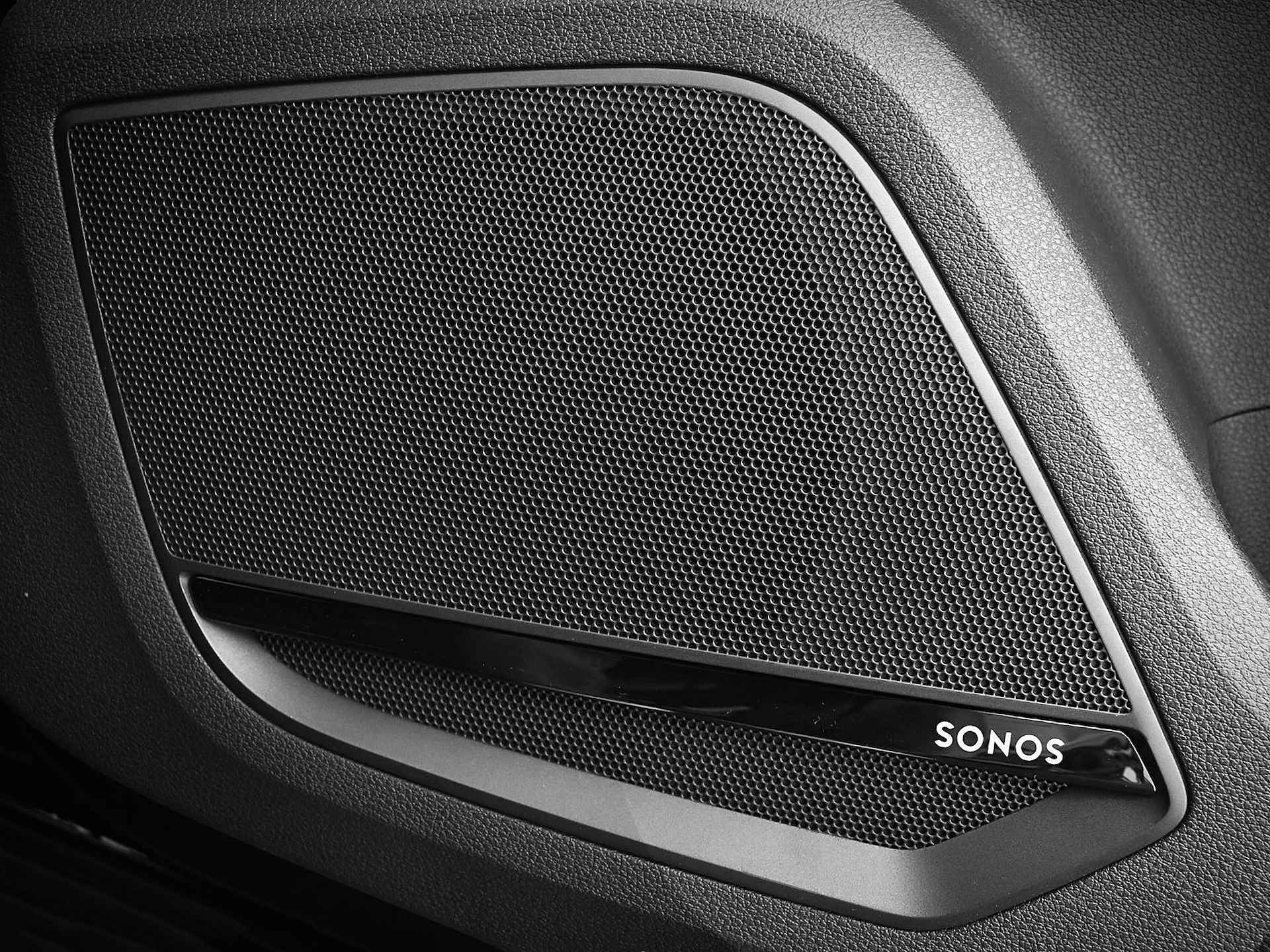 Audi Q2 S Edition 35 TFSI 150 PK · Glazen panoramadak · SONOS Premium 3D · 18" LM Velgen - 8/36