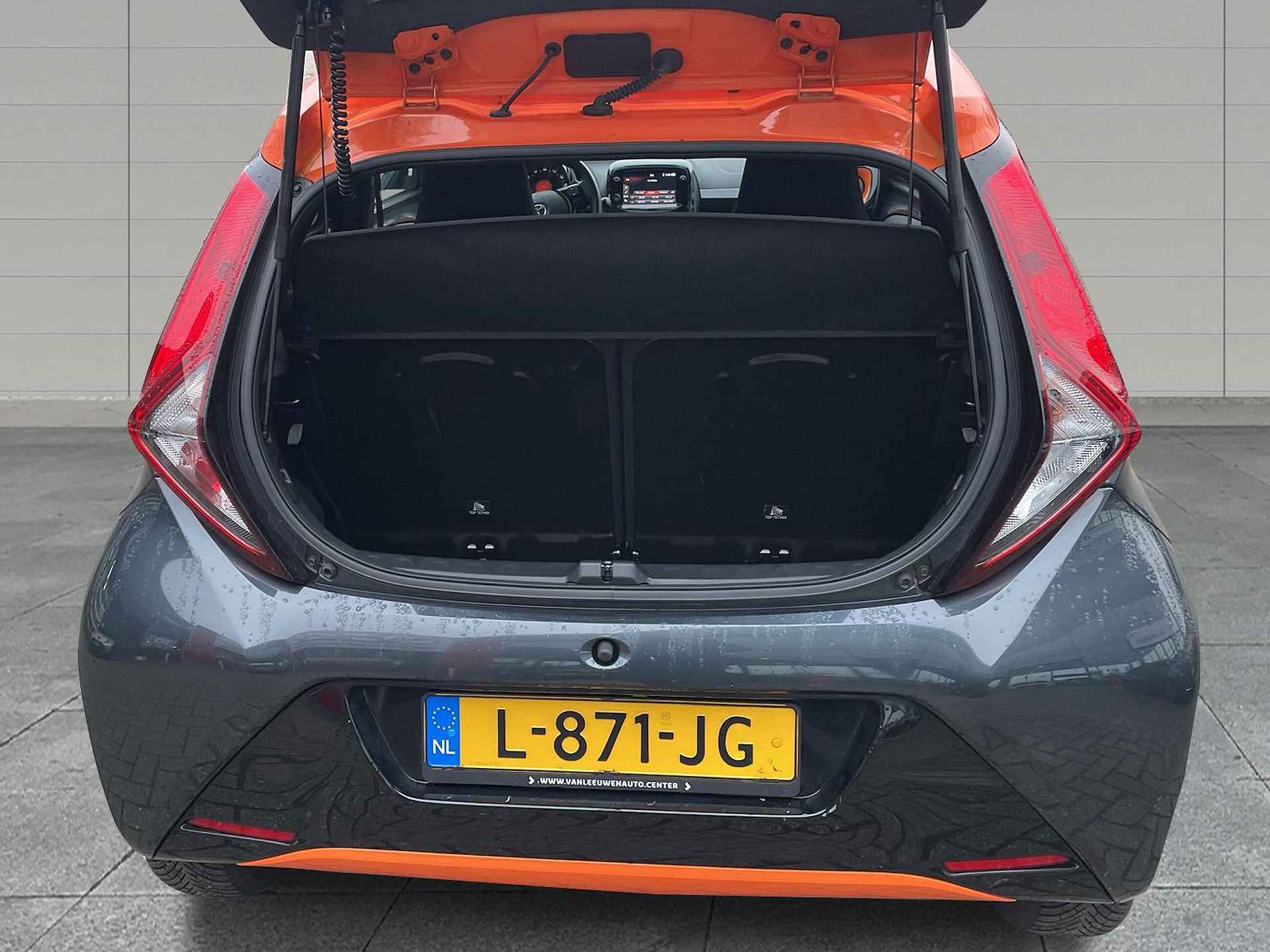 Toyota Aygo 1.0 VVT-i x-JBL - 11/18