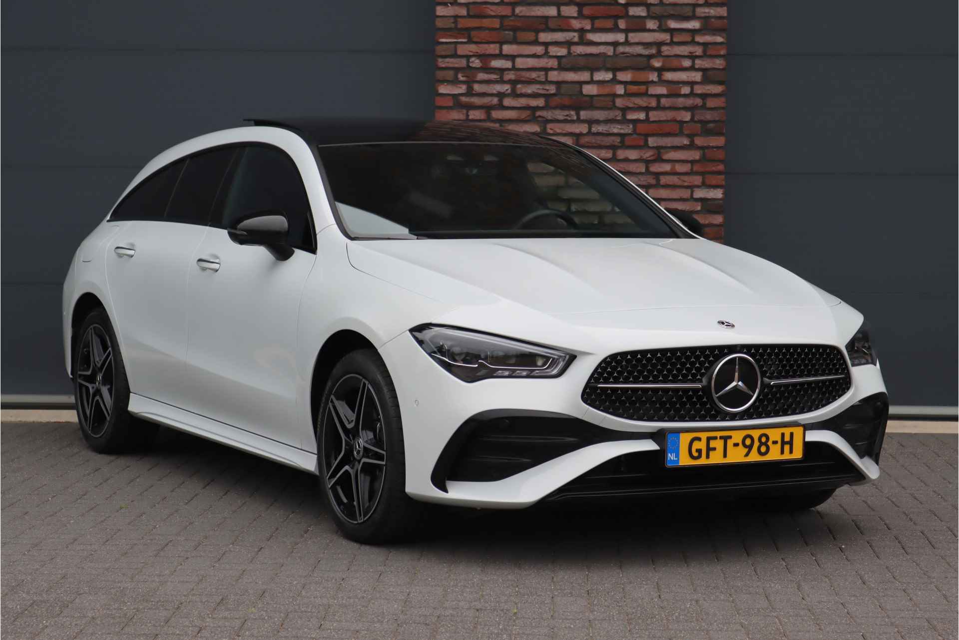 Mercedes-Benz CLA-Klasse Shooting Brake 250 e AMG Line Aut8 | Facelift | Panoramadak | Distronic+ | Memory | Verwarmd Stuuwiel | Leder | HUD | Sfeerverlichting | Augmented Reality | Surround Camera | Keyless Go | - 4/42