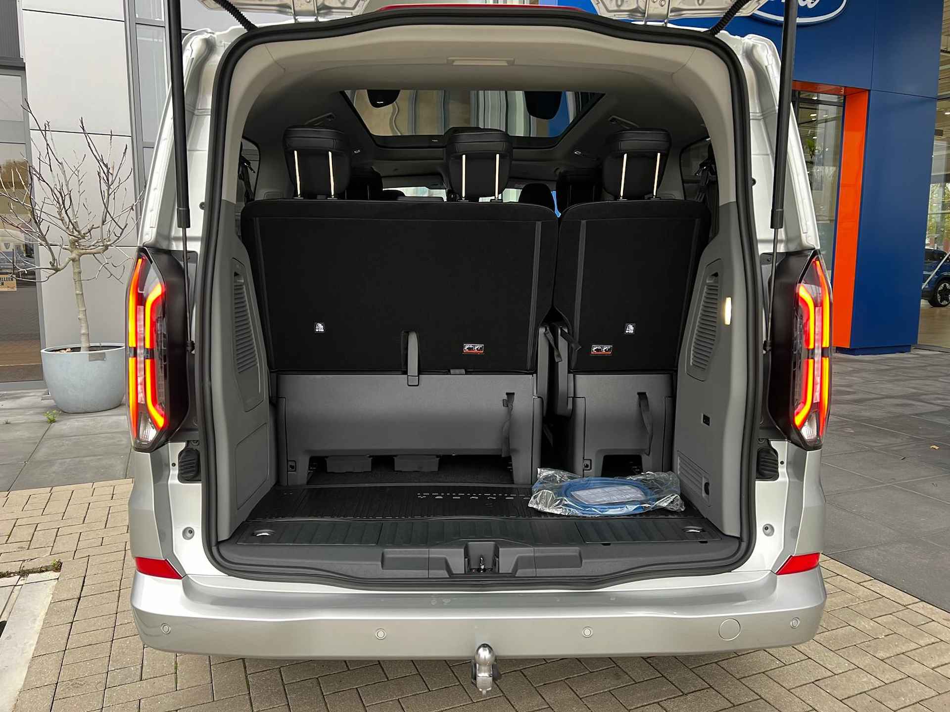 Ford Tourneo Custom PHEV 233PK TITANIUM X L1 | Geel kenteken | Incl. BPM & BTW | 8 Persoons | Zeer Luxe | - 16/53