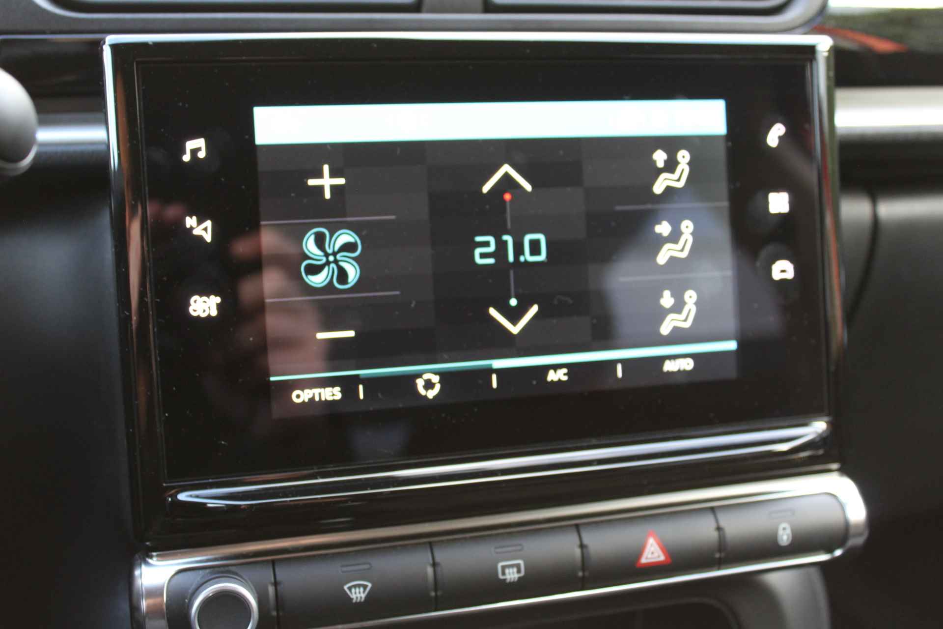 Citroën C3 1.2 PureTech Shine | ACTIEMAAND! | Navigatie | Keyless | Stoelverwarming - 14/31