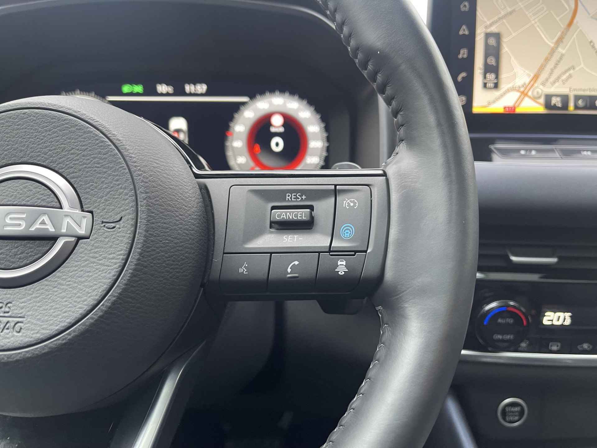 Nissan Qashqai 1.3 MHEV Xtronic Tekna Design + Cold Pack | Panoramadak | Stuur- + Stoelverwarming | 360° Camera | Adapt. Cruise Control | Head-Up Display | Rijklaarprijs! - 15/31
