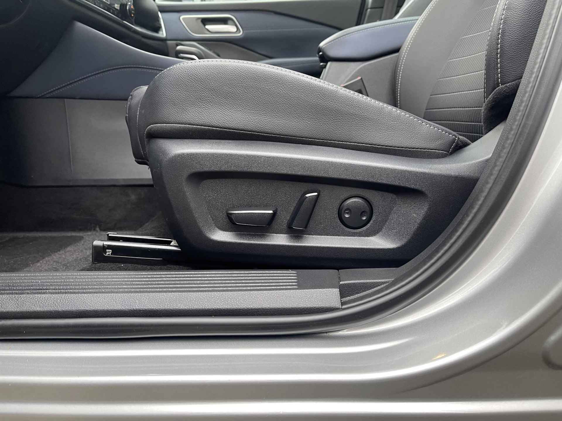 Nissan Qashqai 1.3 MHEV Xtronic Tekna Design + Cold Pack | Panoramadak | Stuur- + Stoelverwarming | 360° Camera | Adapt. Cruise Control | Head-Up Display | Rijklaarprijs! - 26/31