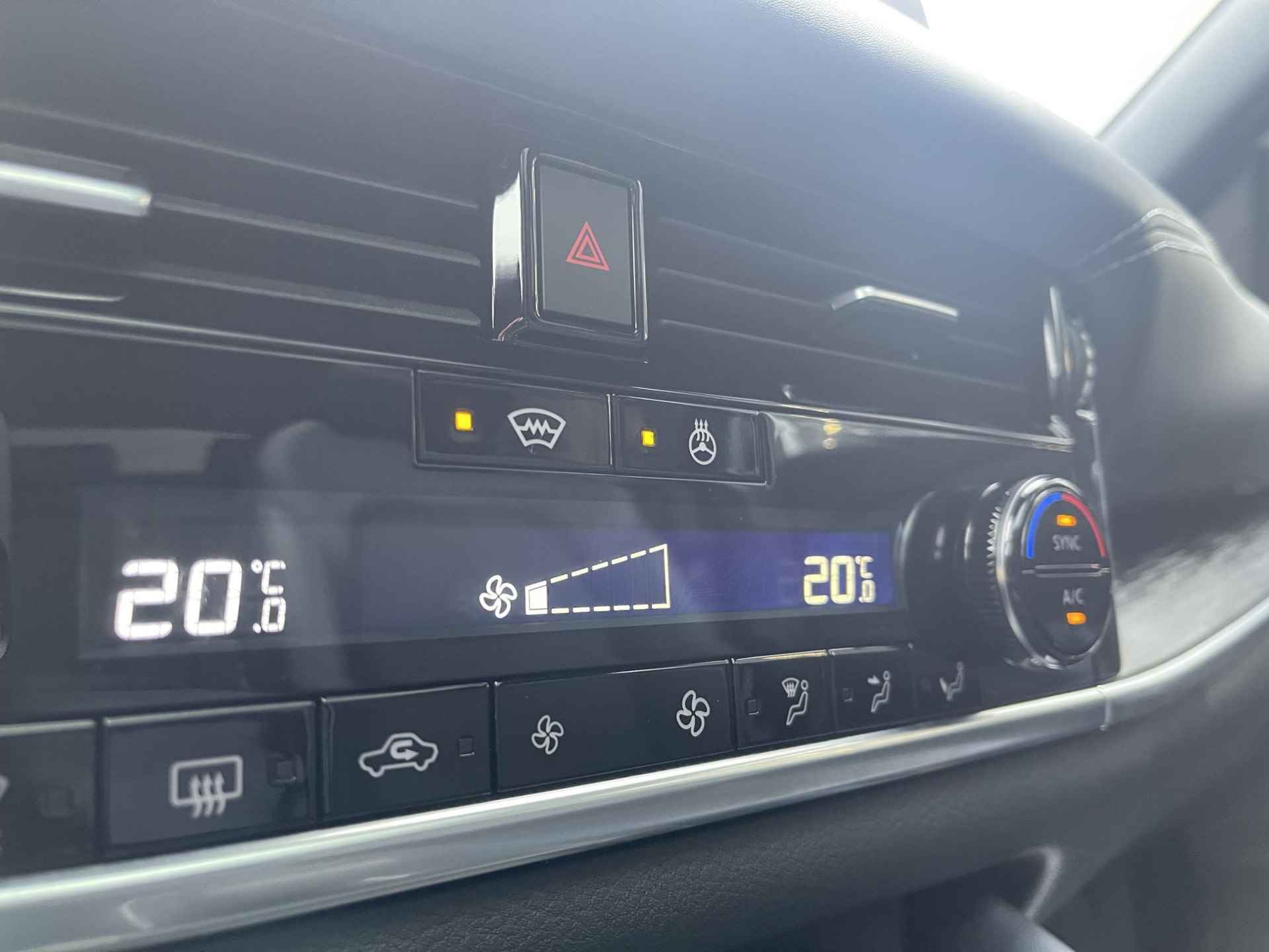 Nissan Qashqai 1.3 MHEV Xtronic Tekna Design + Cold Pack | Panoramadak | Stuur- + Stoelverwarming | 360° Camera | Adapt. Cruise Control | Head-Up Display | Rijklaarprijs! - 27/31