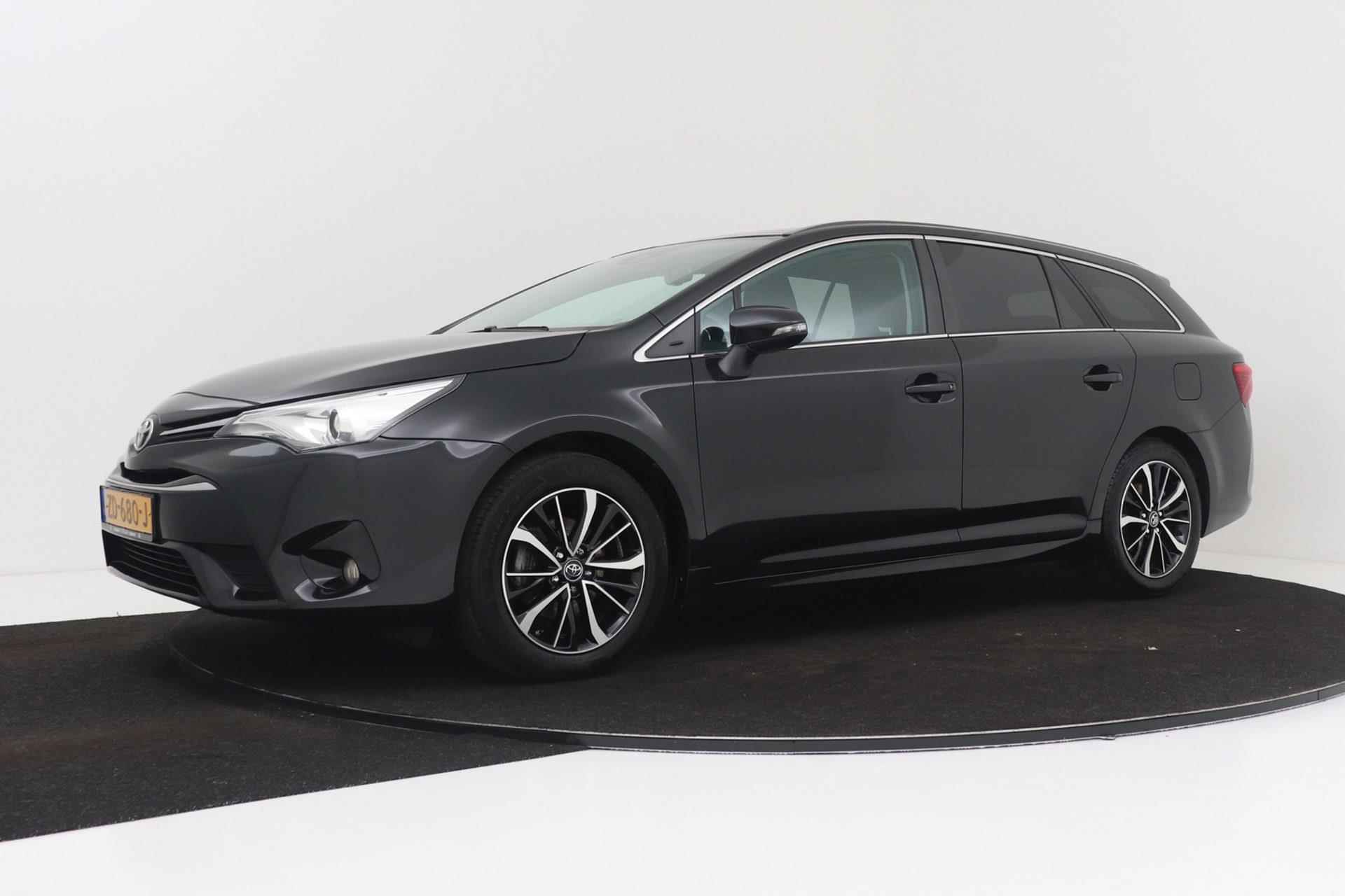 Toyota Avensis Touring Sports 1.8 VVT-i SkyView Edition | Trekhaak | Panoramadak | Dealer Ond. | Climate Control | Camera | Navi | - 6/47