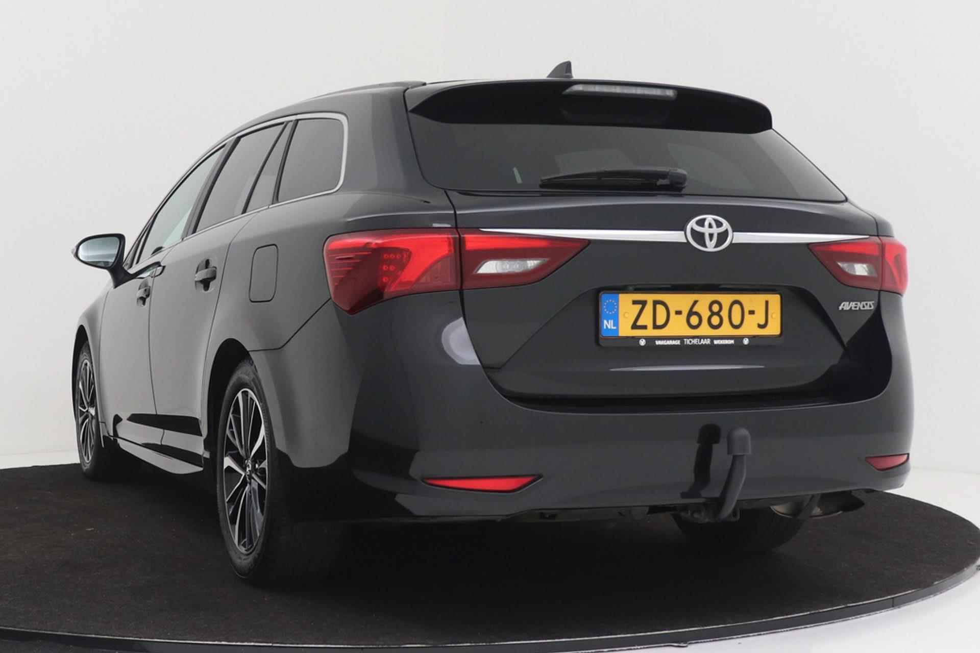 Toyota Avensis Touring Sports 1.8 VVT-i SkyView Edition | Trekhaak | Panoramadak | Dealer Ond. | Climate Control | Camera | Navi | - 10/47