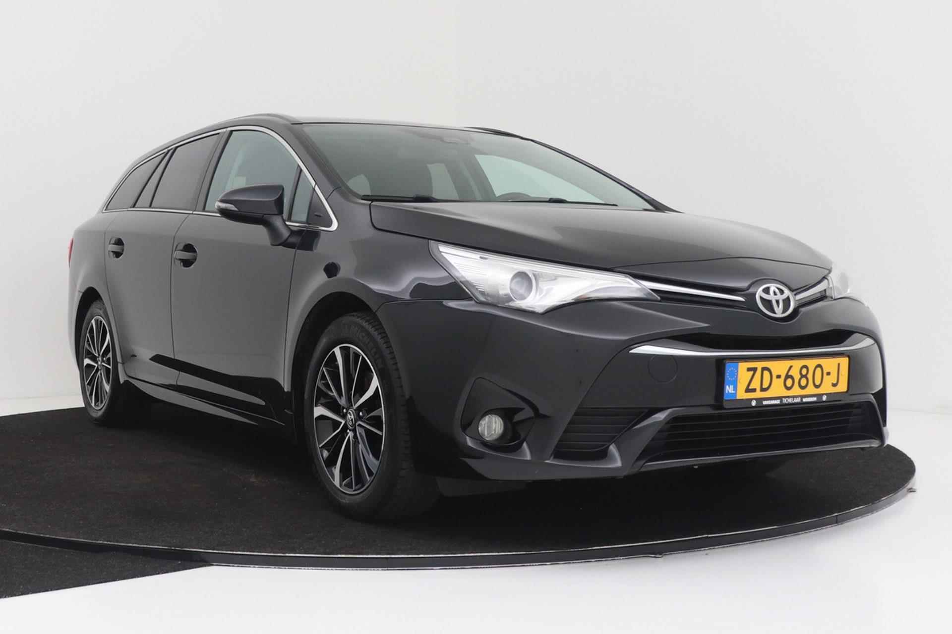 Toyota Avensis Touring Sports 1.8 VVT-i SkyView Edition | Trekhaak | Panoramadak | Dealer Ond. | Climate Control | Camera | Navi | - 13/47