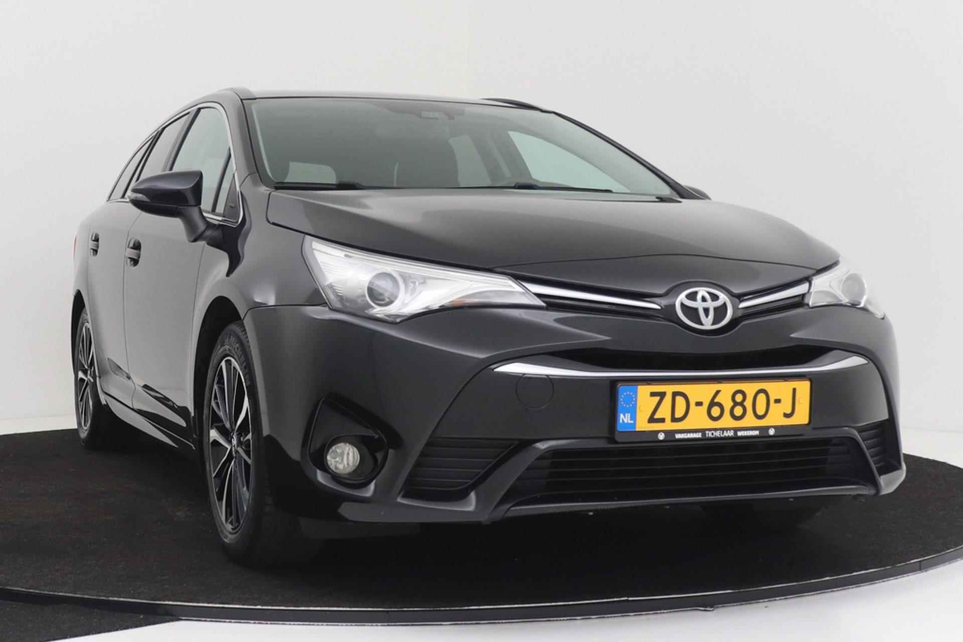 Toyota Avensis Touring Sports 1.8 VVT-i SkyView Edition | Trekhaak | Panoramadak | Dealer Ond. | Climate Control | Camera | Navi | - 14/47