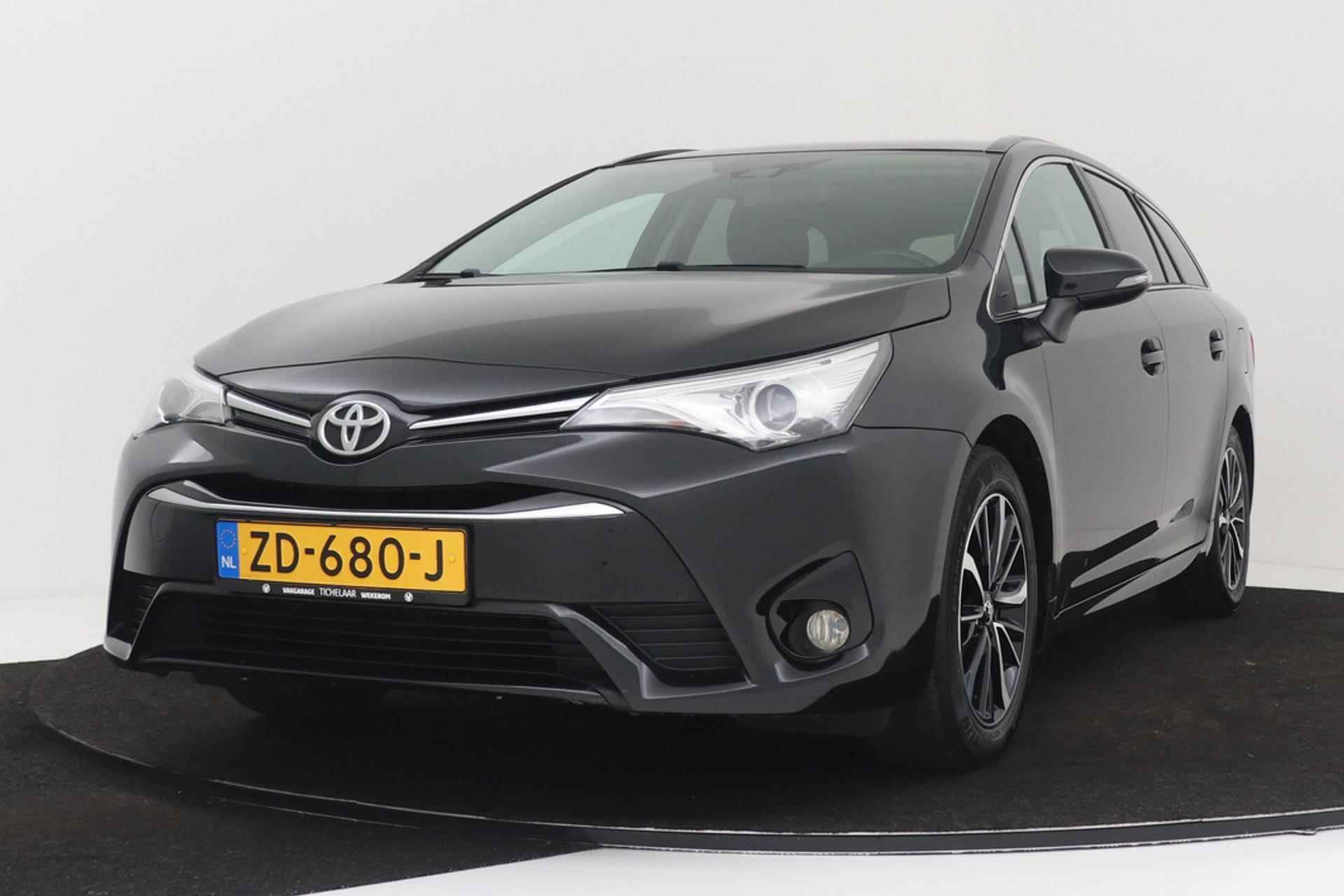 Toyota Avensis Touring Sports 1.8 VVT-i SkyView Edition | Trekhaak | Panoramadak | Dealer Ond. | Climate Control | Camera | Navi | - 15/47