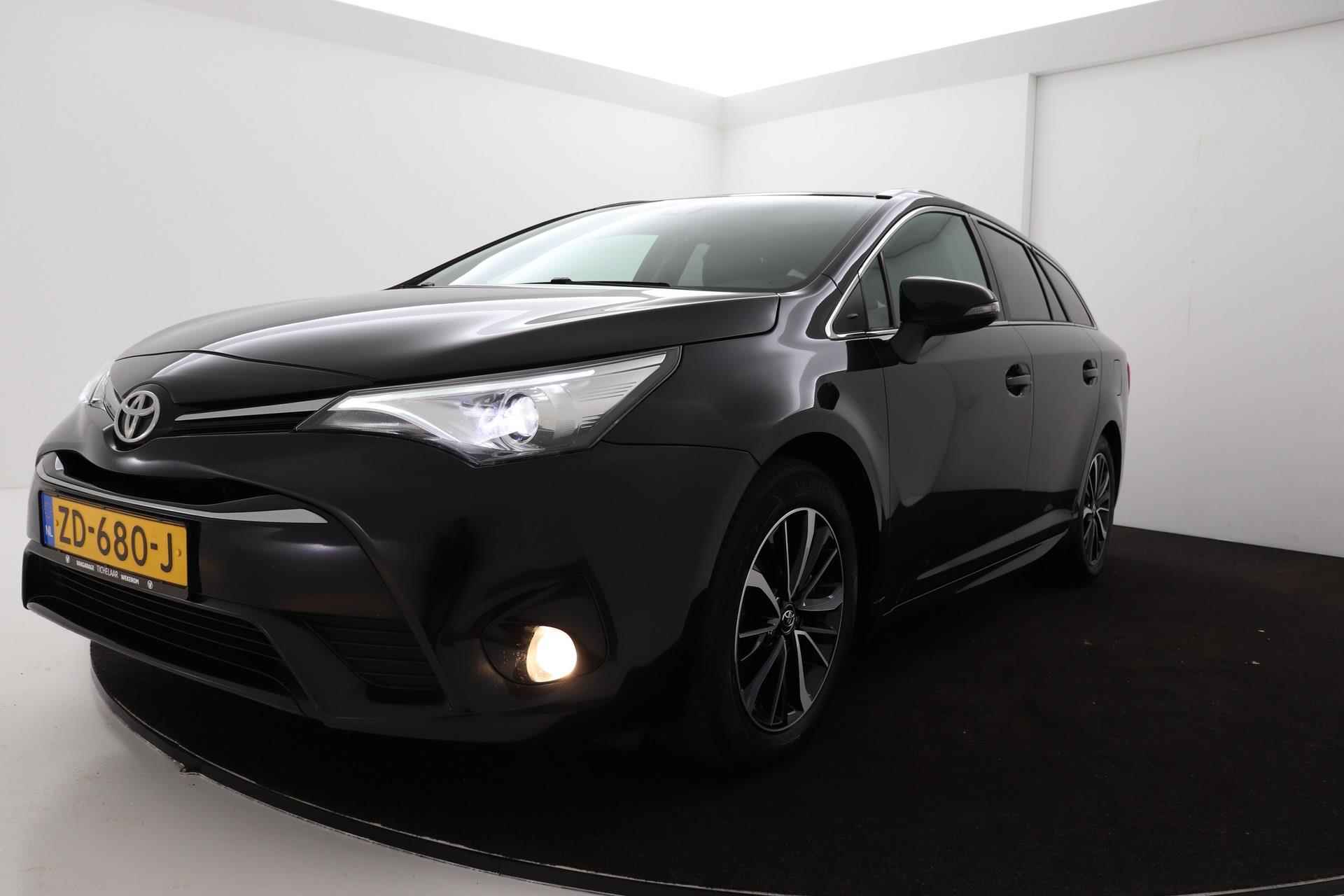 Toyota Avensis Touring Sports 1.8 VVT-i SkyView Edition | Trekhaak | Panoramadak | Dealer Ond. | Climate Control | Camera | Navi | - 40/47