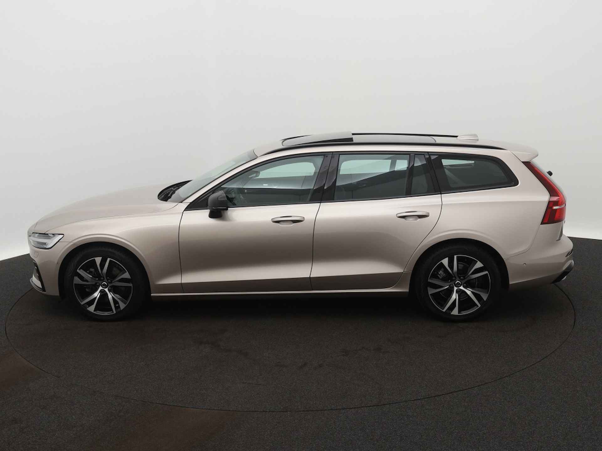 Volvo V60 2.0 B3 Plus Dark - 2/30