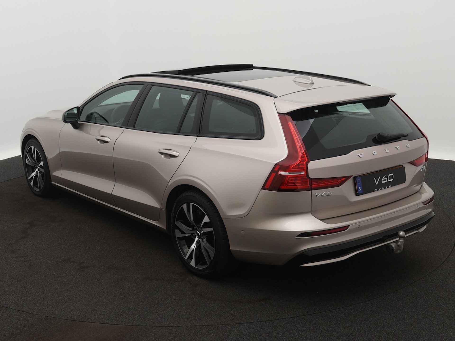 Volvo V60 2.0 B3 Plus Dark - 3/30