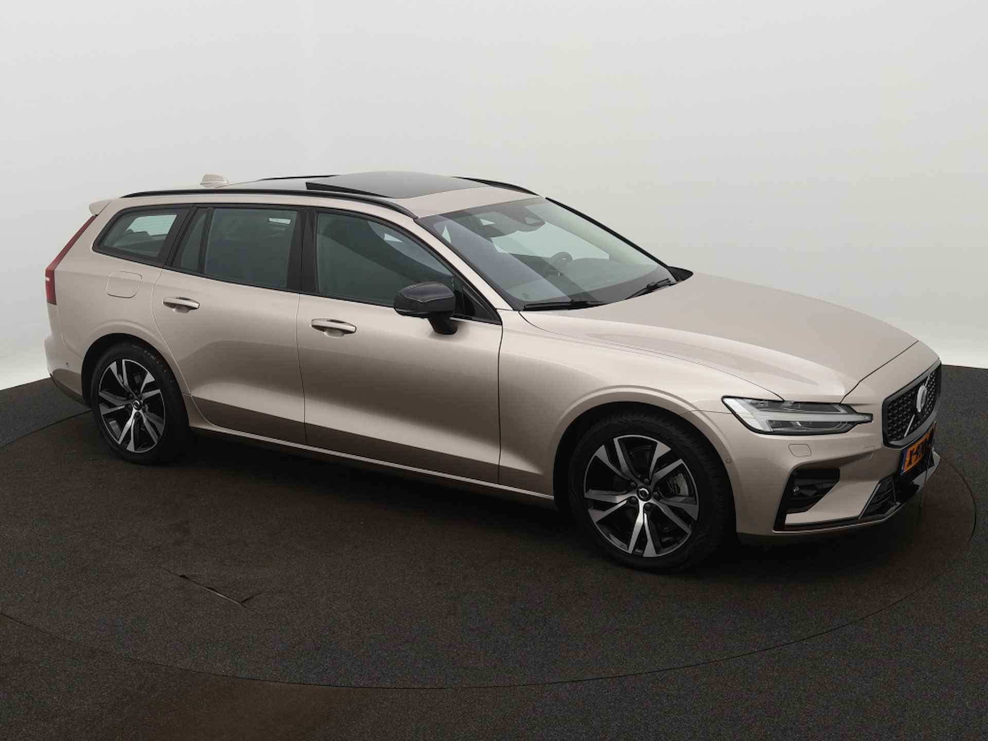 Volvo V60 2.0 B3 Plus Dark - 11/30