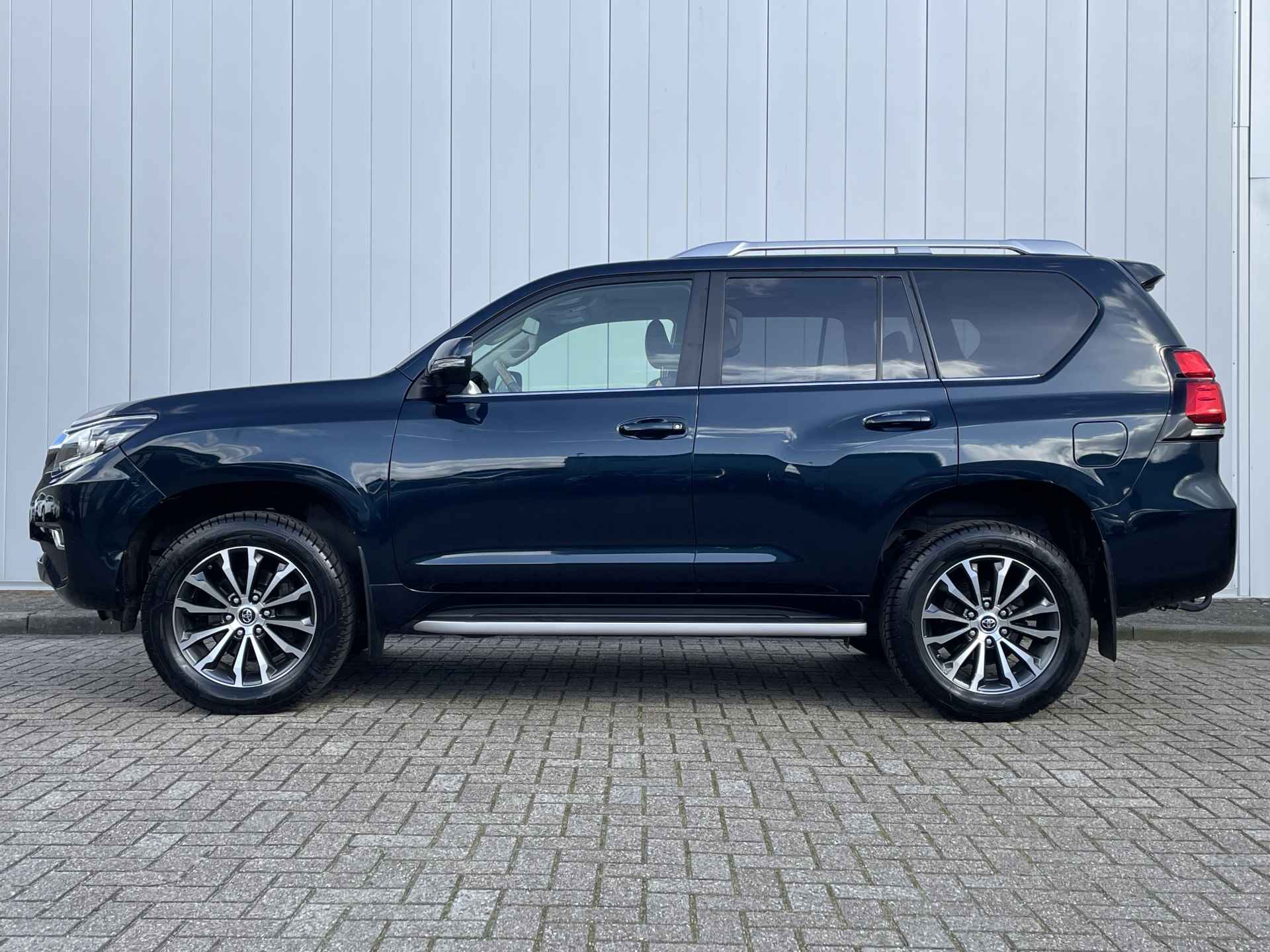 Toyota Land Cruiser 2.8 D-4D Executive 7 persoons Geel Kenteken BTW Auto Prijs INC BTW en BPM - 2/41