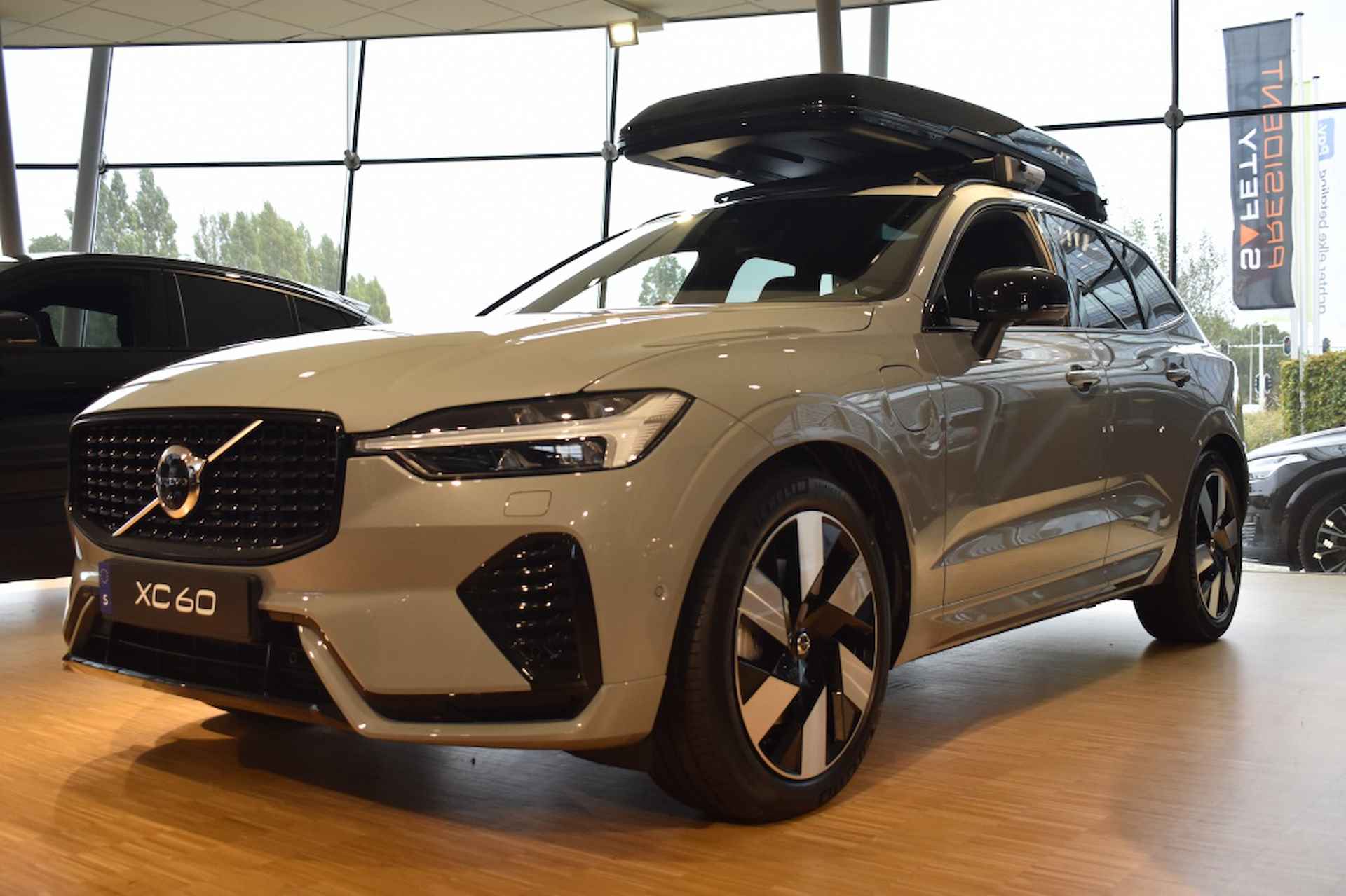 Volvo XC60  T8 AWD Ultimate Dark | Full option | Luchtvering | Bowers en Wil - 2/40