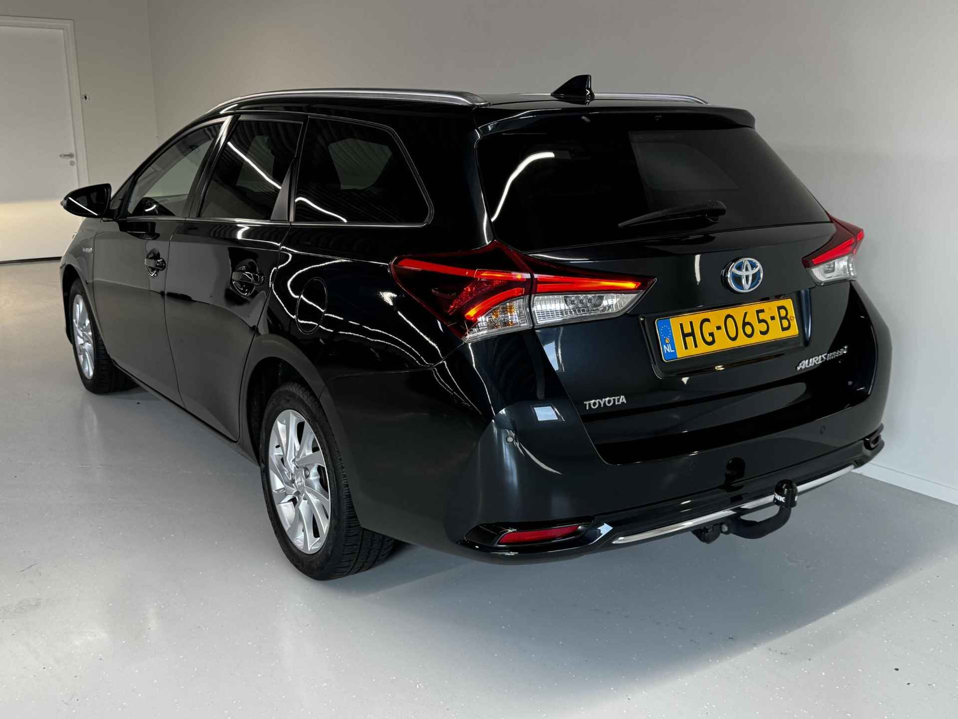 Toyota Auris Touring Sports 1.8 Hybrid Executive - Safety Pack | dealeronderhouden | Trekhaak | Navi | - 11/46