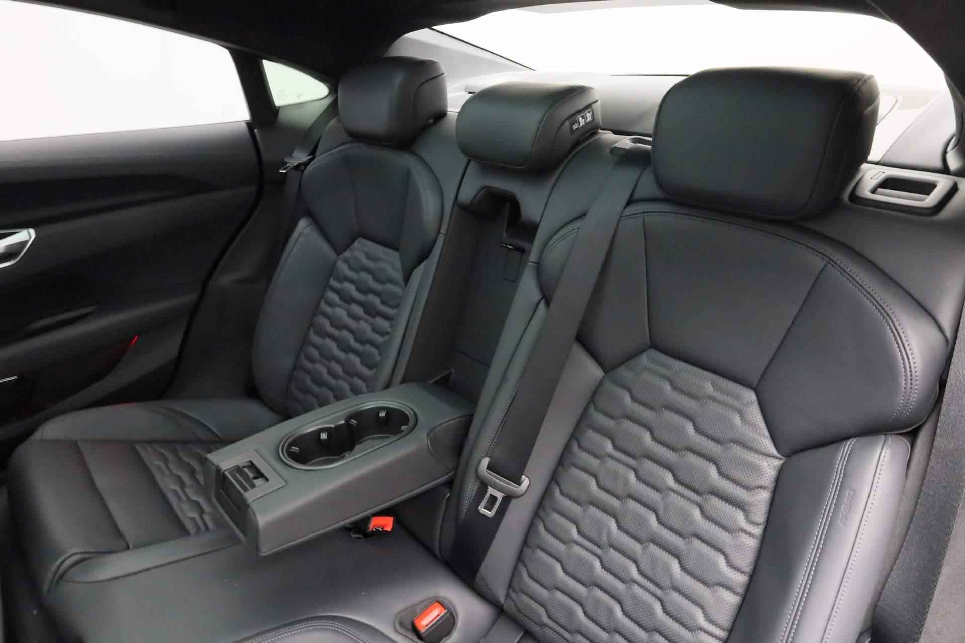 Audi e-tron GT Competition 93 kWh 476PK | Vierwiel besturing | Sportstoel Pro + ventilatie | Carbon inleg | Optiekzwart Plus | - 47/52