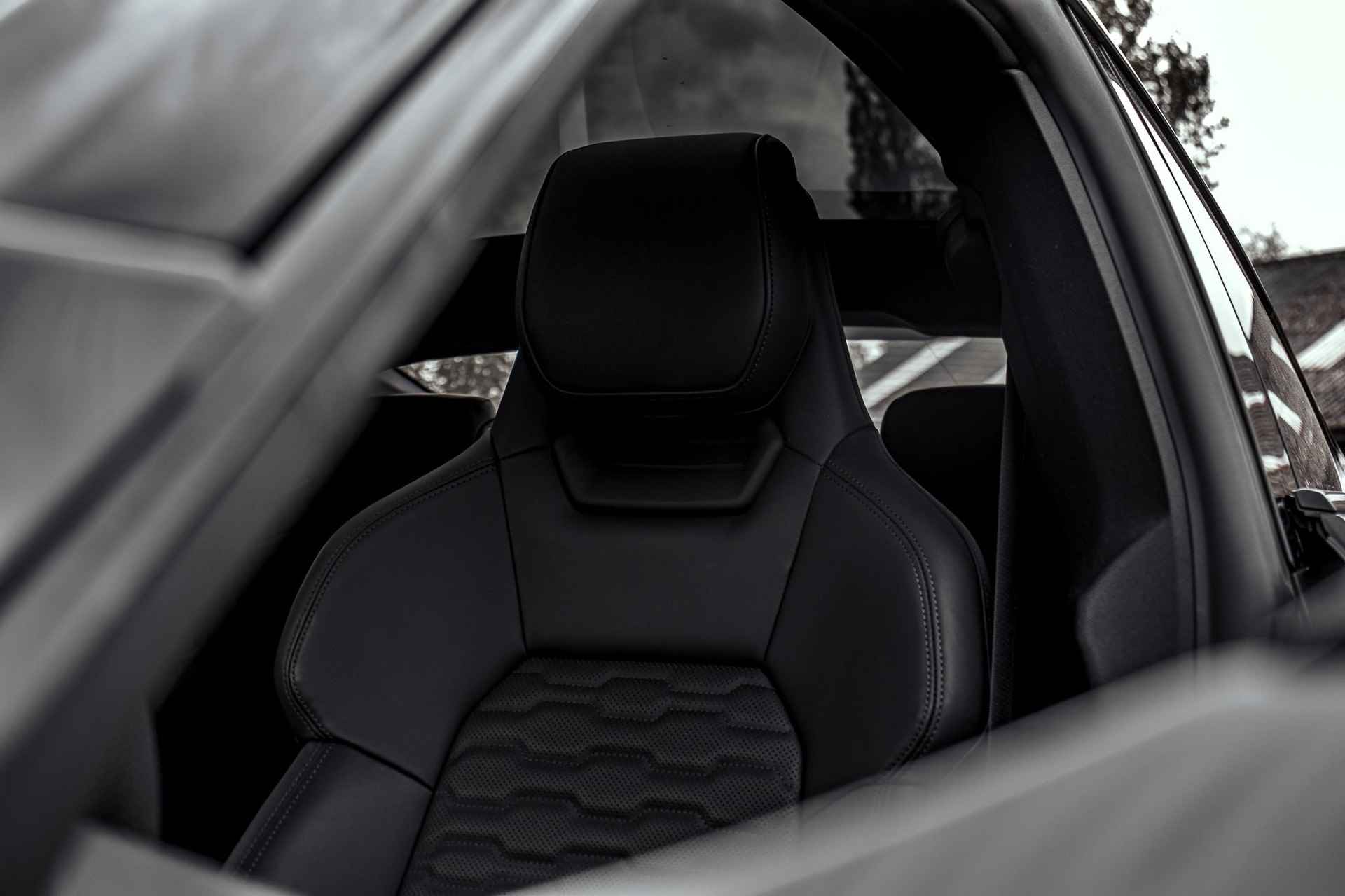 Audi e-tron GT Competition 93 kWh 476PK | Vierwiel besturing | Sportstoel Pro + ventilatie | Carbon inleg | Optiekzwart Plus | - 52/52