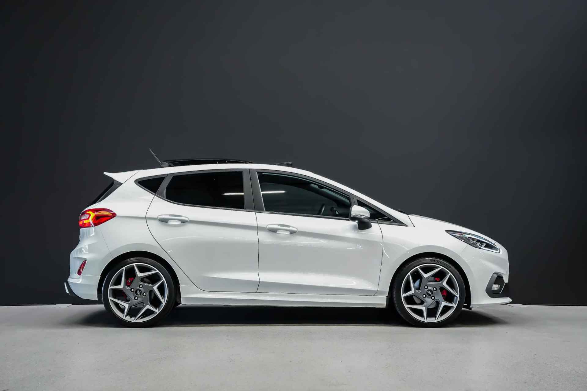 Ford Fiesta ST-3 1.5 200pk |panoramadak|B&O|cruise control|Apple Carpaly & Android auto|deurvangers|winterpakket|18"| - 6/41