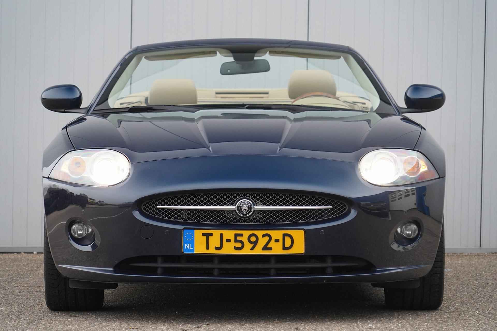 Jaguar XK 4.2 V8 Convertible / Leder / Alpine Audio / Stoelverw. / Stuurverw. / Memory Seats / Elek. Kap - 22/39