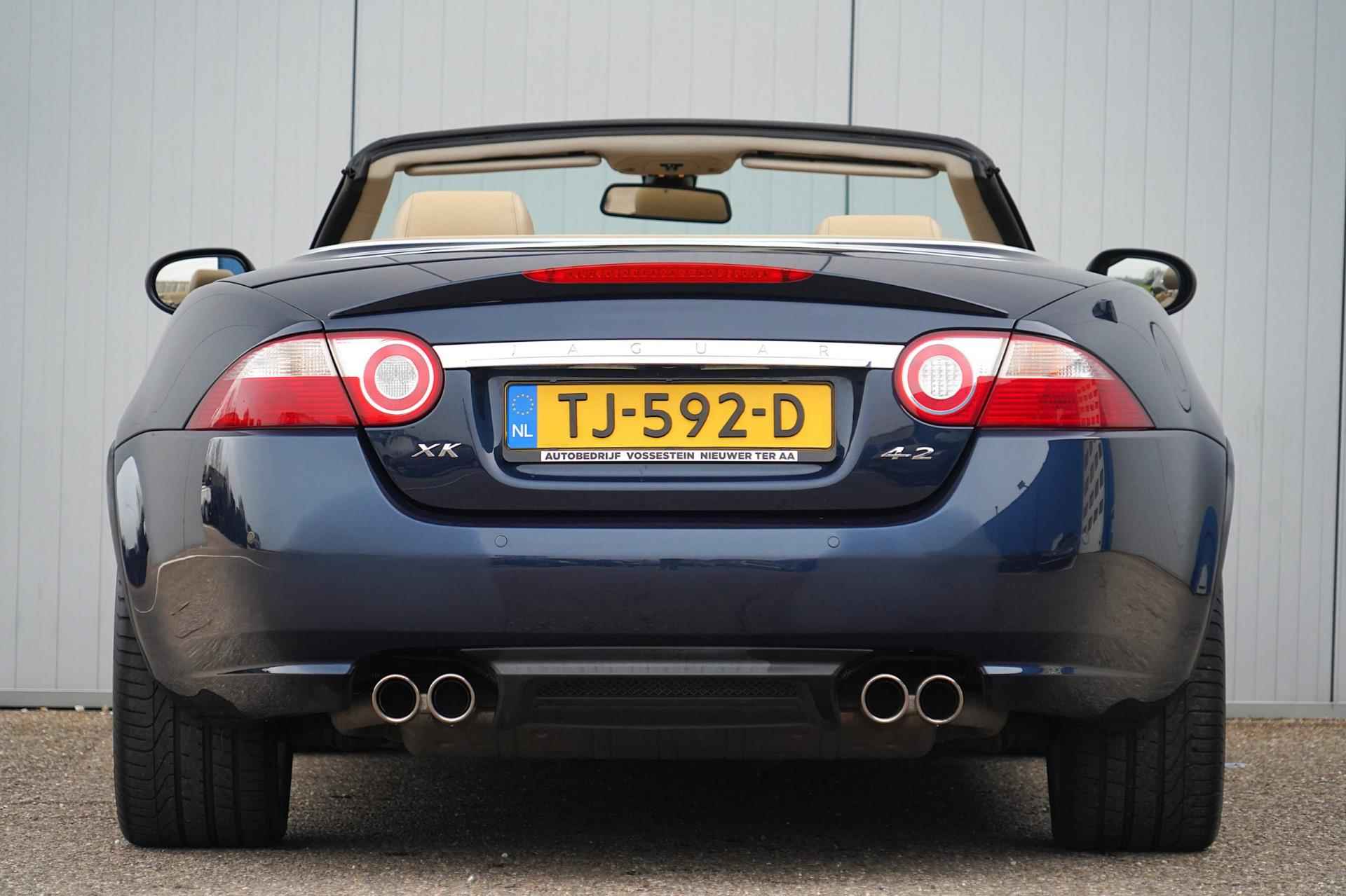 Jaguar XK 4.2 V8 Convertible / Leder / Alpine Audio / Stoelverw. / Stuurverw. / Memory Seats / Elek. Kap - 23/39