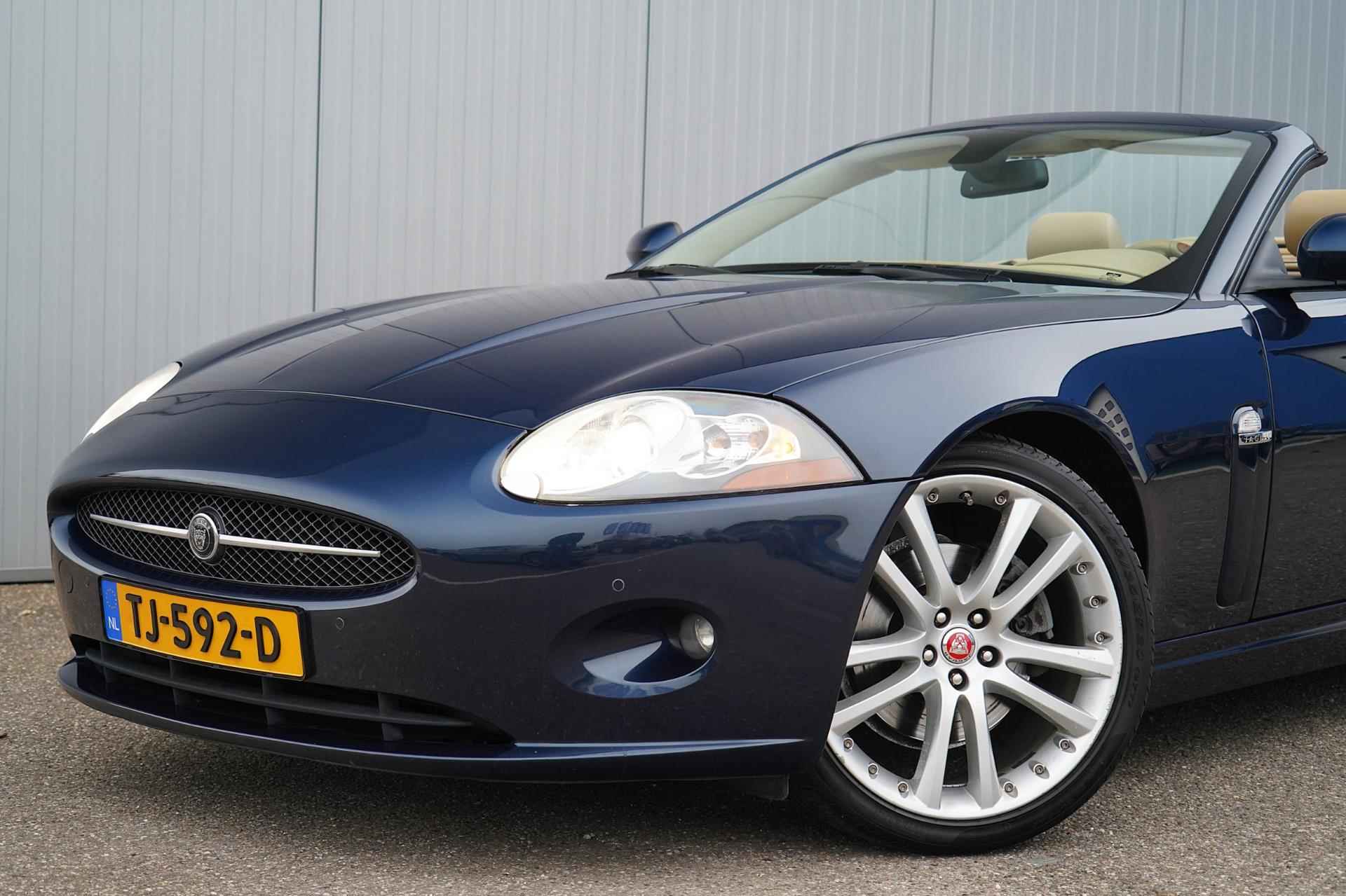 Jaguar XK 4.2 V8 Convertible / Leder / Alpine Audio / Stoelverw. / Stuurverw. / Memory Seats / Elek. Kap - 24/39