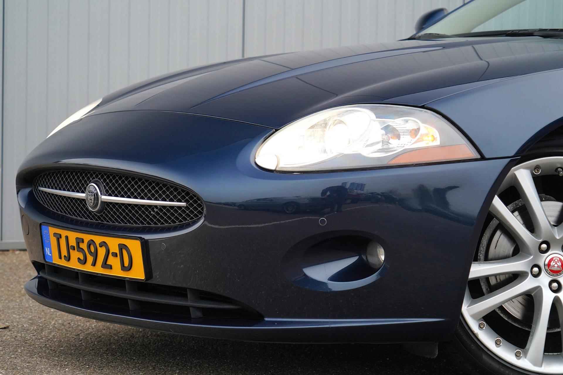 Jaguar XK 4.2 V8 Convertible / Leder / Alpine Audio / Stoelverw. / Stuurverw. / Memory Seats / Elek. Kap - 25/39