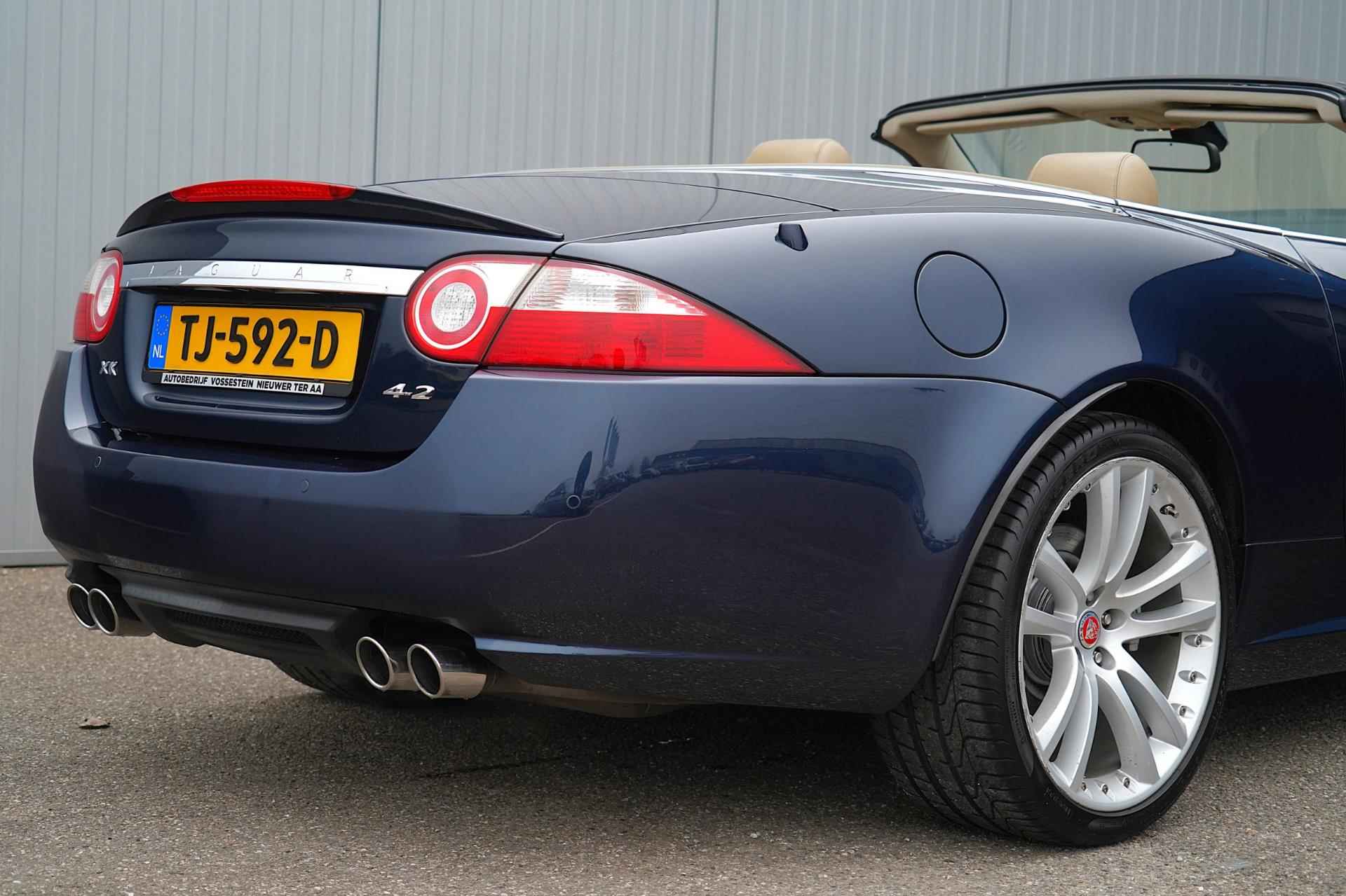 Jaguar XK 4.2 V8 Convertible / Leder / Alpine Audio / Stoelverw. / Stuurverw. / Memory Seats / Elek. Kap - 26/39