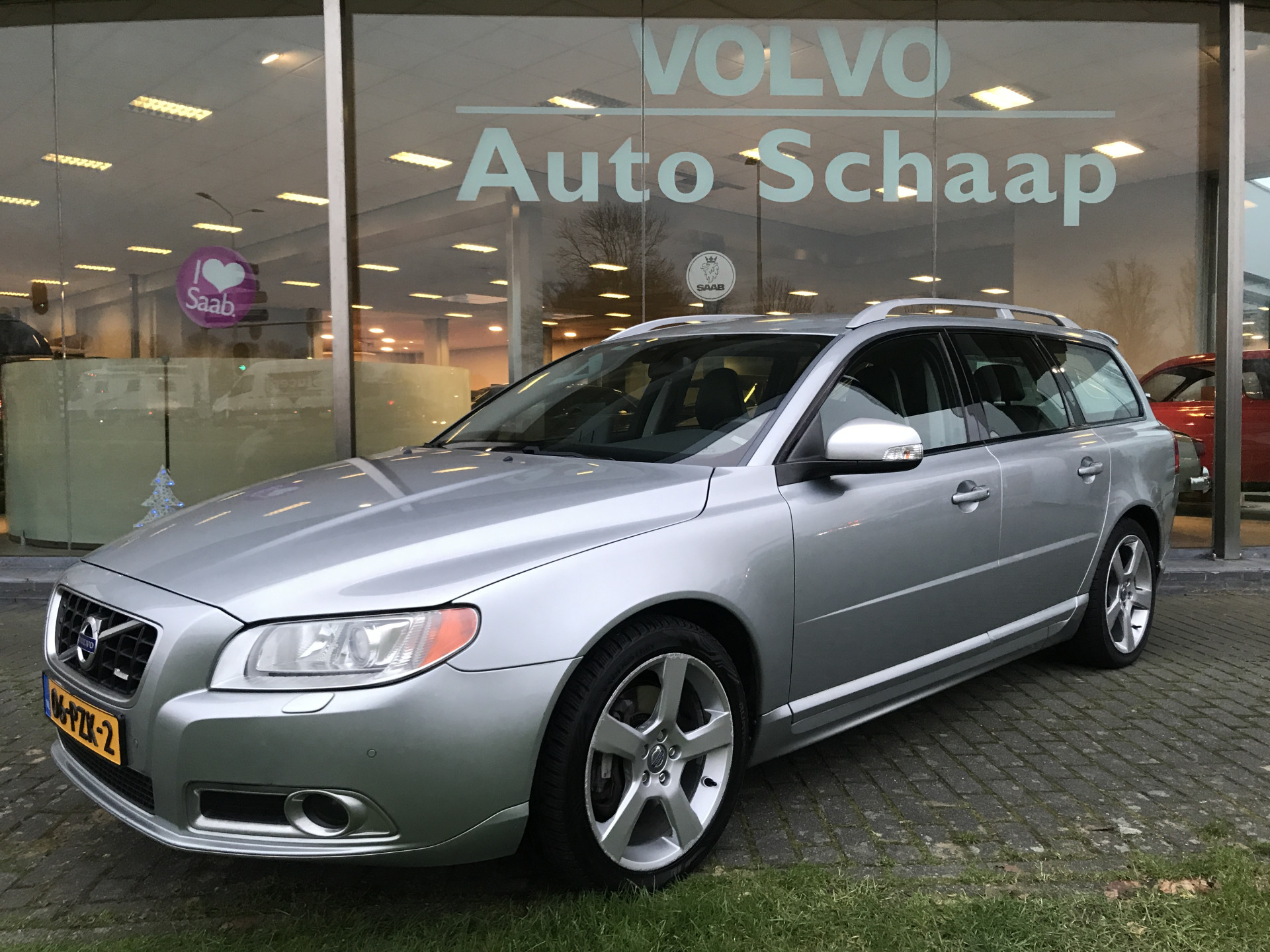 Volvo V70 2.0T R-Edition Automaat | Rijklaar incl garantie | Achterspoiler Parkeersensoren Afneembare trekhaak