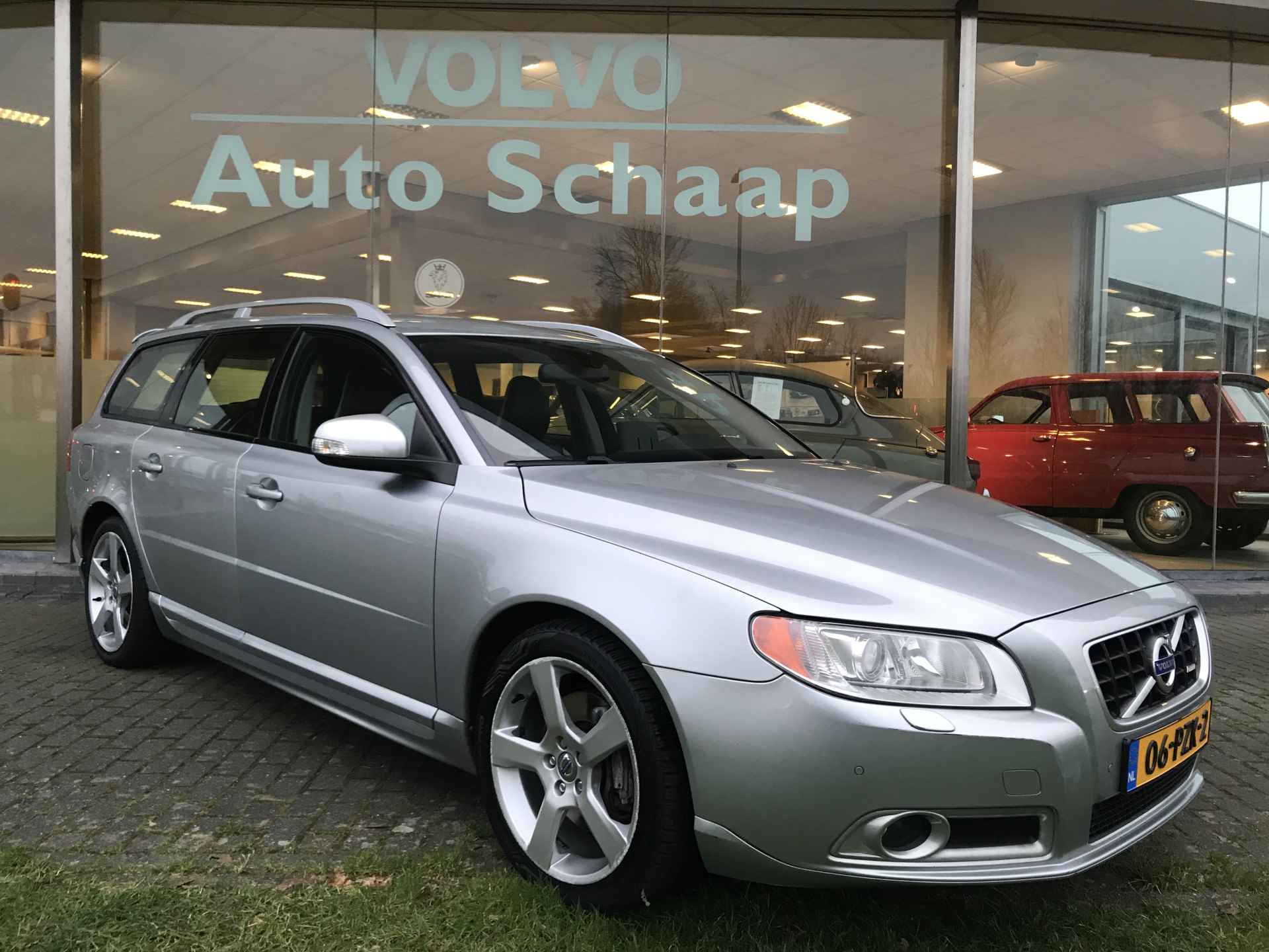 Volvo V70 2.0T R-Edition Automaat | Rijklaar incl garantie | Achterspoiler Parkeersensoren Afneembare trekhaak - 7/36