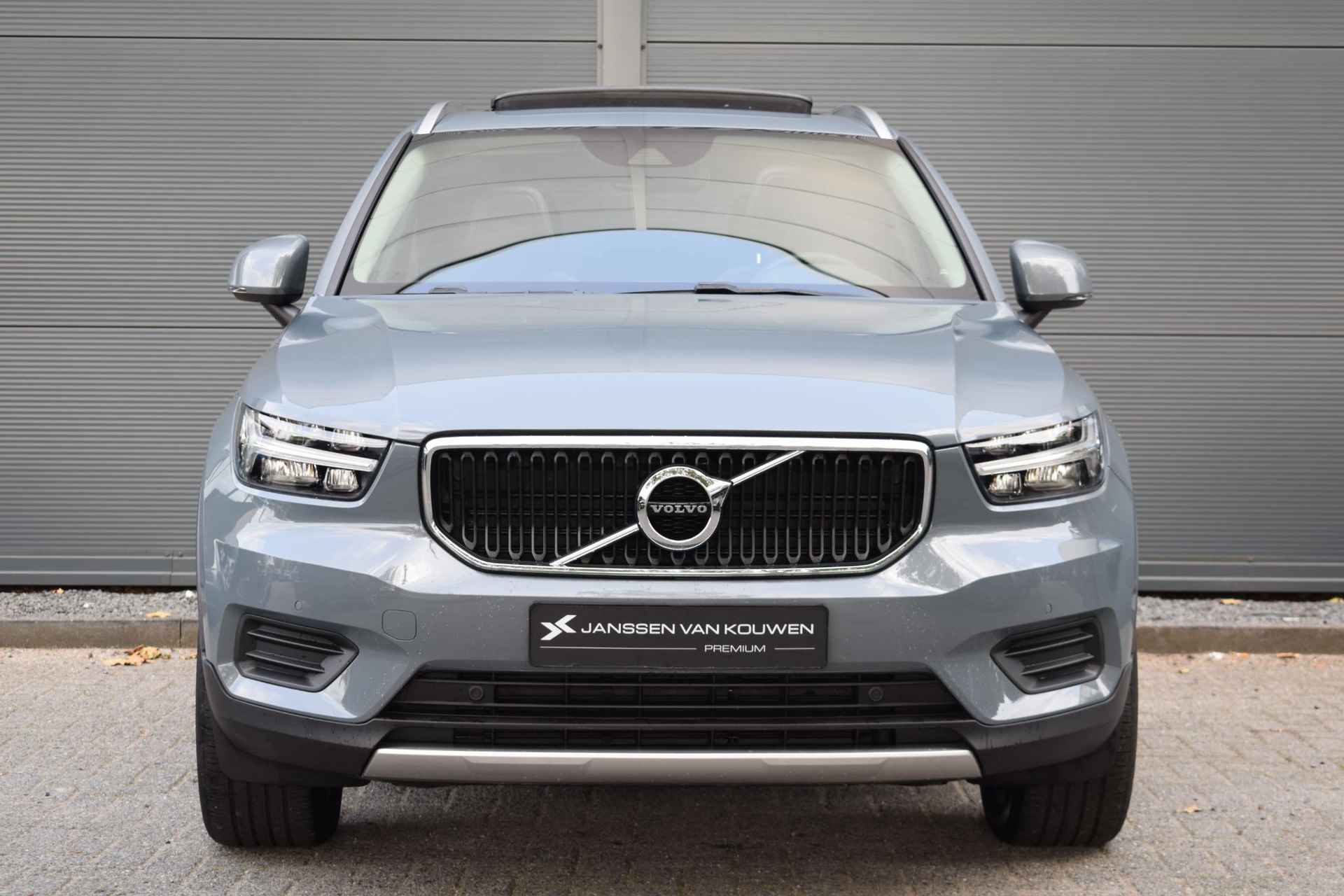 Volvo XC40 1.5 T3 Momentum Pro / Panoramadak / Stuur/Stoelverwarming - 2/52