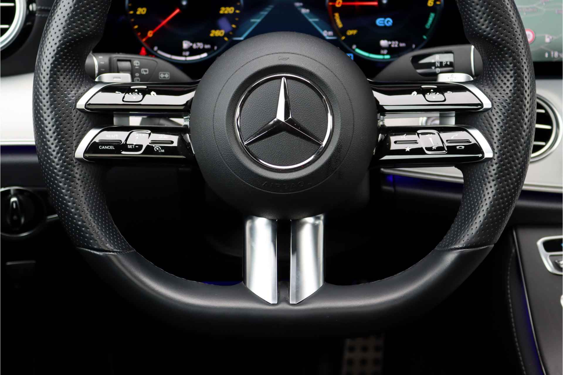 Mercedes-Benz E-Klasse Estate 300 e AMG Line Premium+ Aut9, Panoramadak, Memory, Burmester, Leder, Surround Camera, Keyless Go, Luchtkwaliteitpakket, Augmented Reality, Nightpakket, Etc. - 30/45