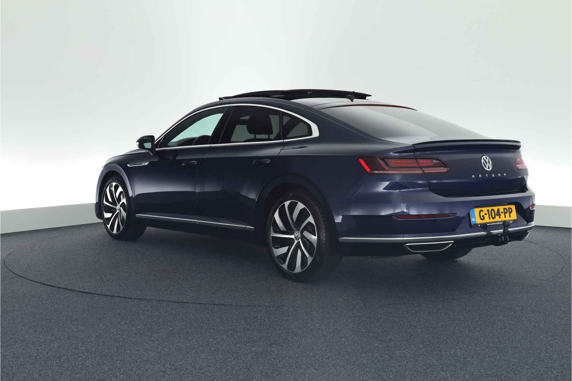 Volkswagen Arteon 1.5 TSI 150pk DSG 2x R-Line Trekhaak Camera Panoramadak Stoelverwarming Led Virtual Cockpit Navigatie - 3/59