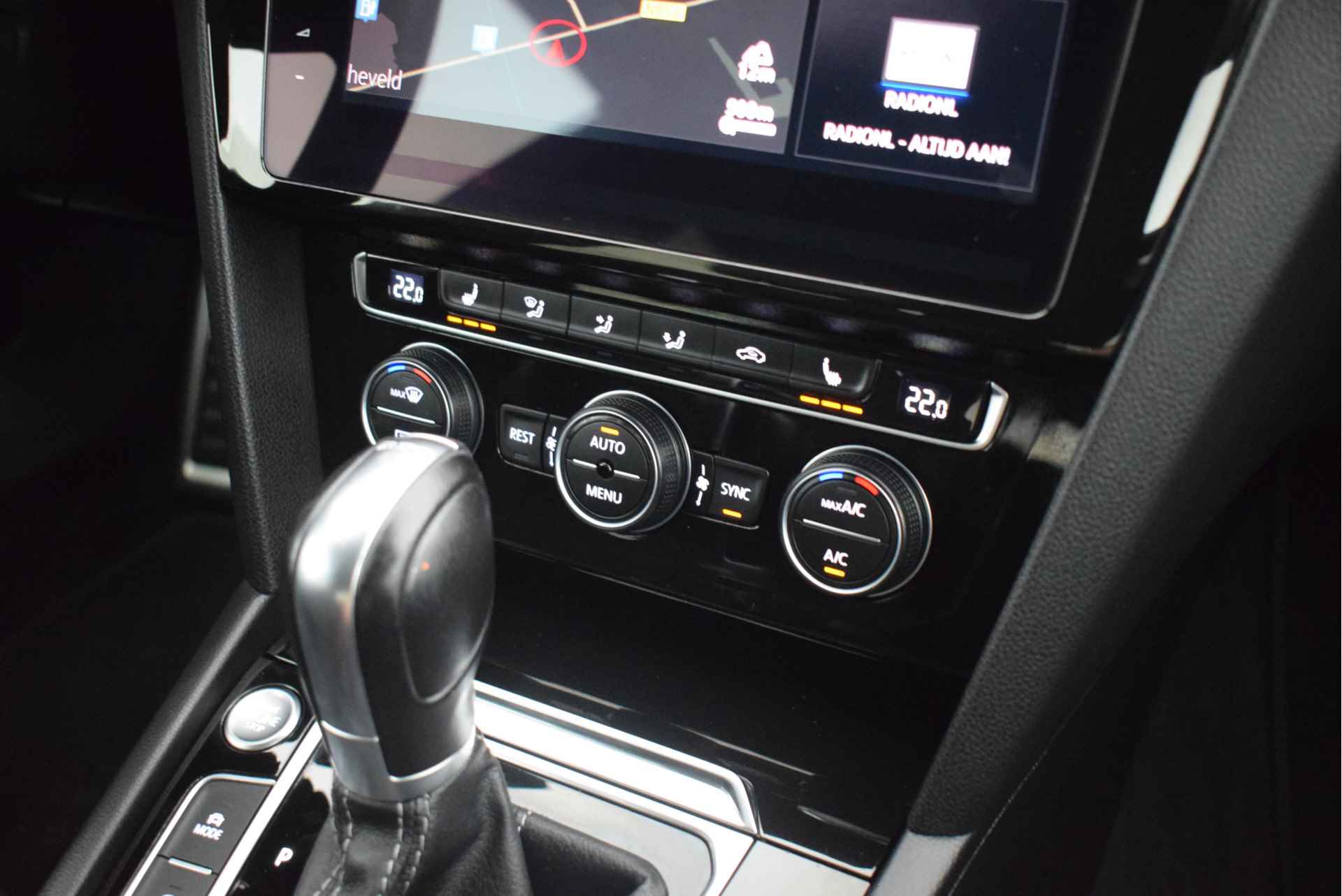 Volkswagen Arteon 1.5 TSI 150pk DSG 2x R-Line Trekhaak Camera Panoramadak Stoelverwarming Led Virtual Cockpit Navigatie - 37/59