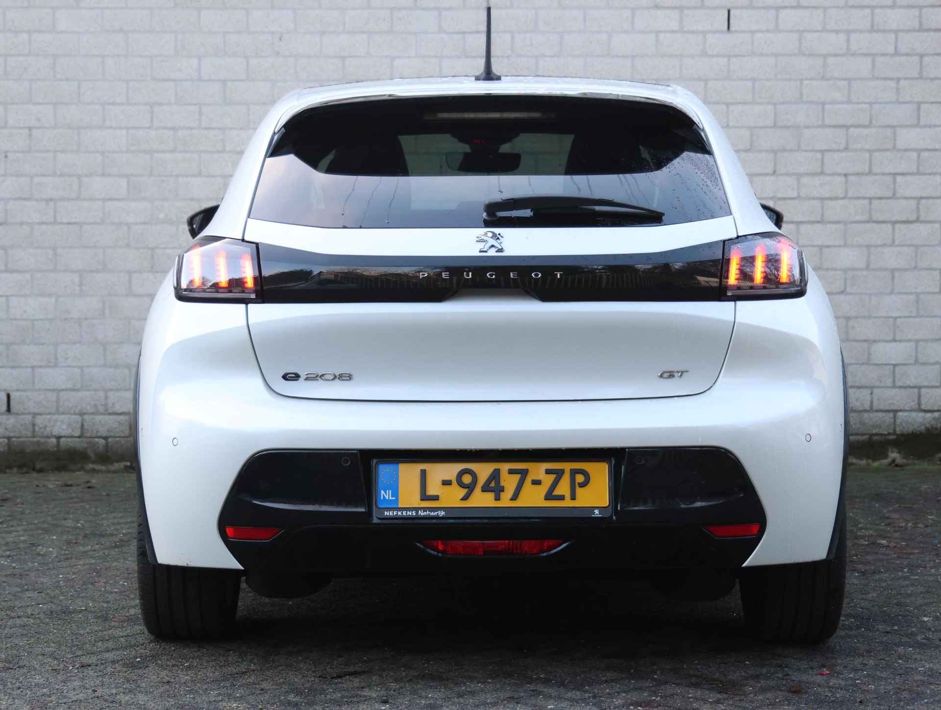 Peugeot e-208 EV GT Pack 50 kWh 3-fase | 1ste eigenaar | NL Auto! | Alcantara | Glazendak | Achteruitrijcamera | Navigatie | AppleCarPlay - 43/44