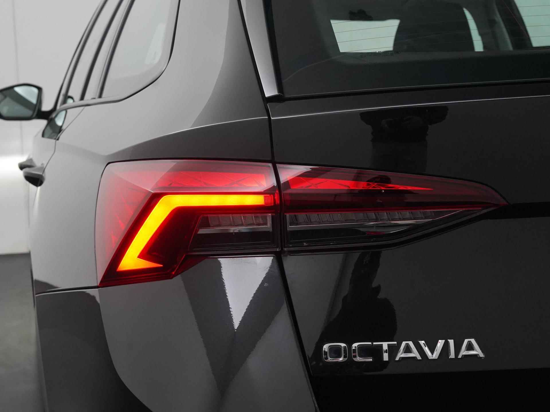 Skoda Octavia Combi 1.4 TSI iV PHEV Ambition | Panoramadak | Trekhaak | Zondag Open! - 23/41